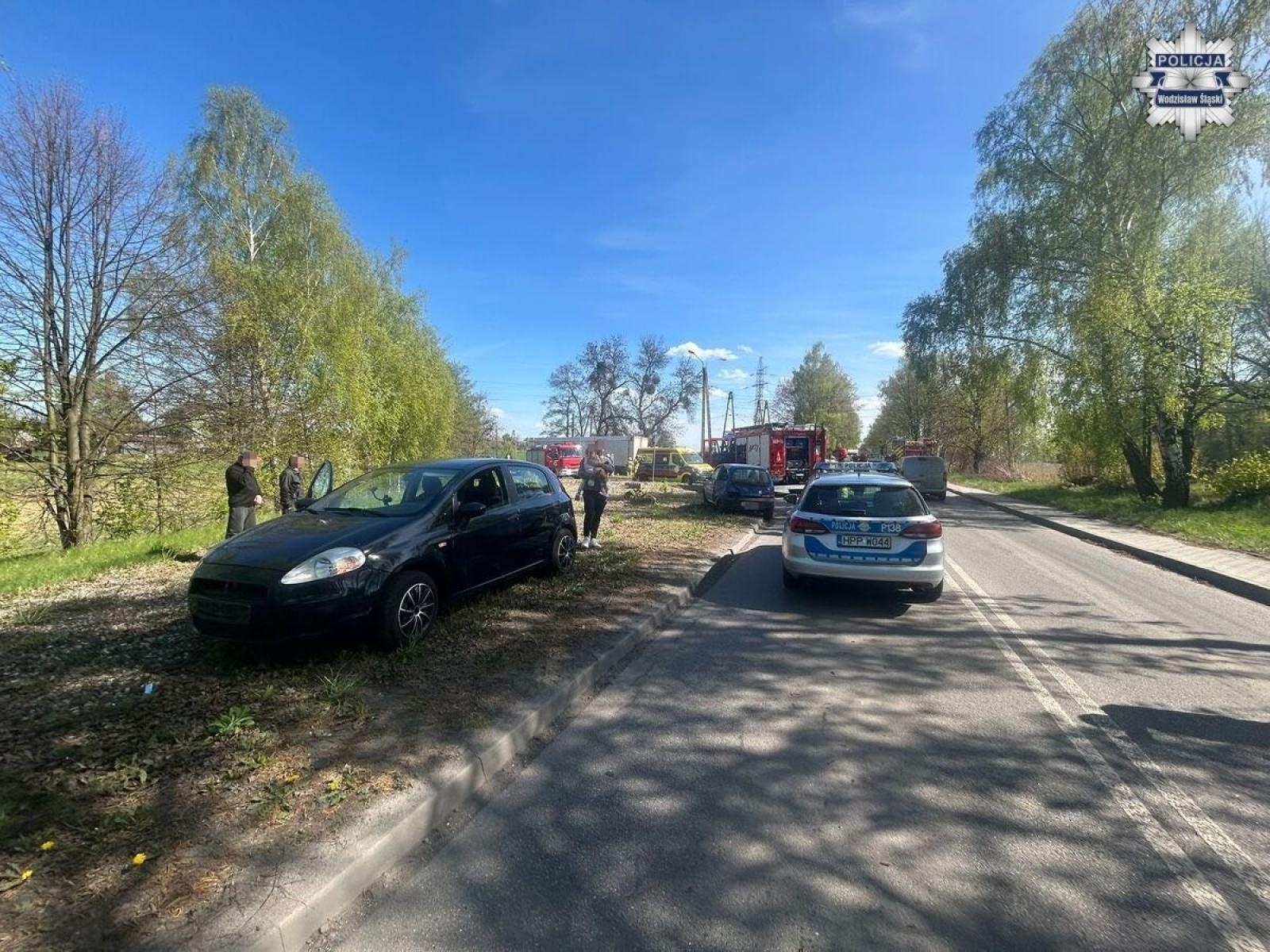 Zdjęcie w galerii na portalu naszwodzislaw.com: Groźne zdarzenie na skrzyżowaniu w Gogołowej. Decydowały sekundy wiadomości z regionu