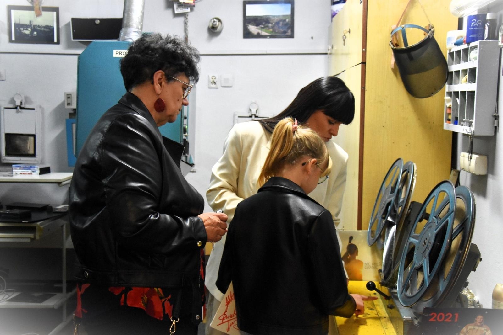 Zdjęcie w galerii na portalu naszwodzislaw.com: Spełnione marzenie 10-latki. Zespół Łzy zaprosił Weronikę na wyjątkową lekcję [FOTO] wiadomości z regionu