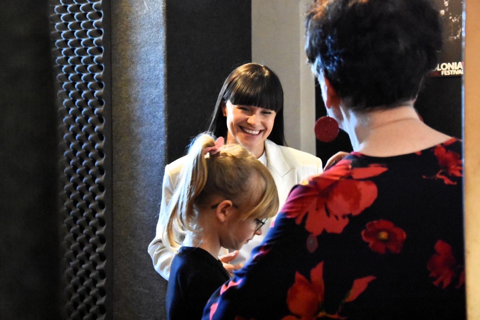 Zdjęcie w galerii na portalu naszwodzislaw.com: Spełnione marzenie 10-latki. Zespół Łzy zaprosił Weronikę na wyjątkową lekcję [FOTO] wiadomości z regionu