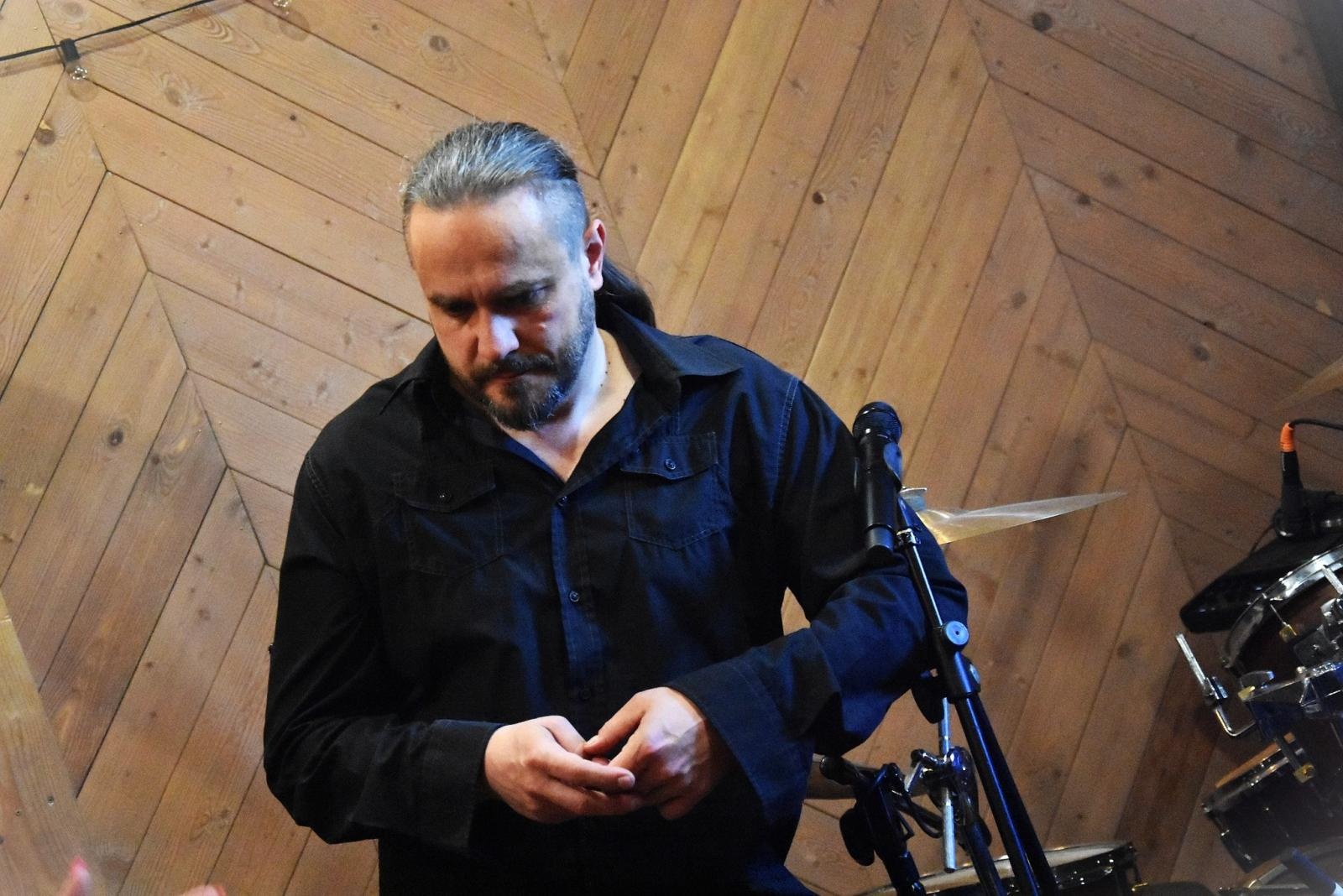 Zdjęcie w galerii na portalu naszwodzislaw.com: Spełnione marzenie 10-latki. Zespół Łzy zaprosił Weronikę na wyjątkową lekcję [FOTO] wiadomości z regionu