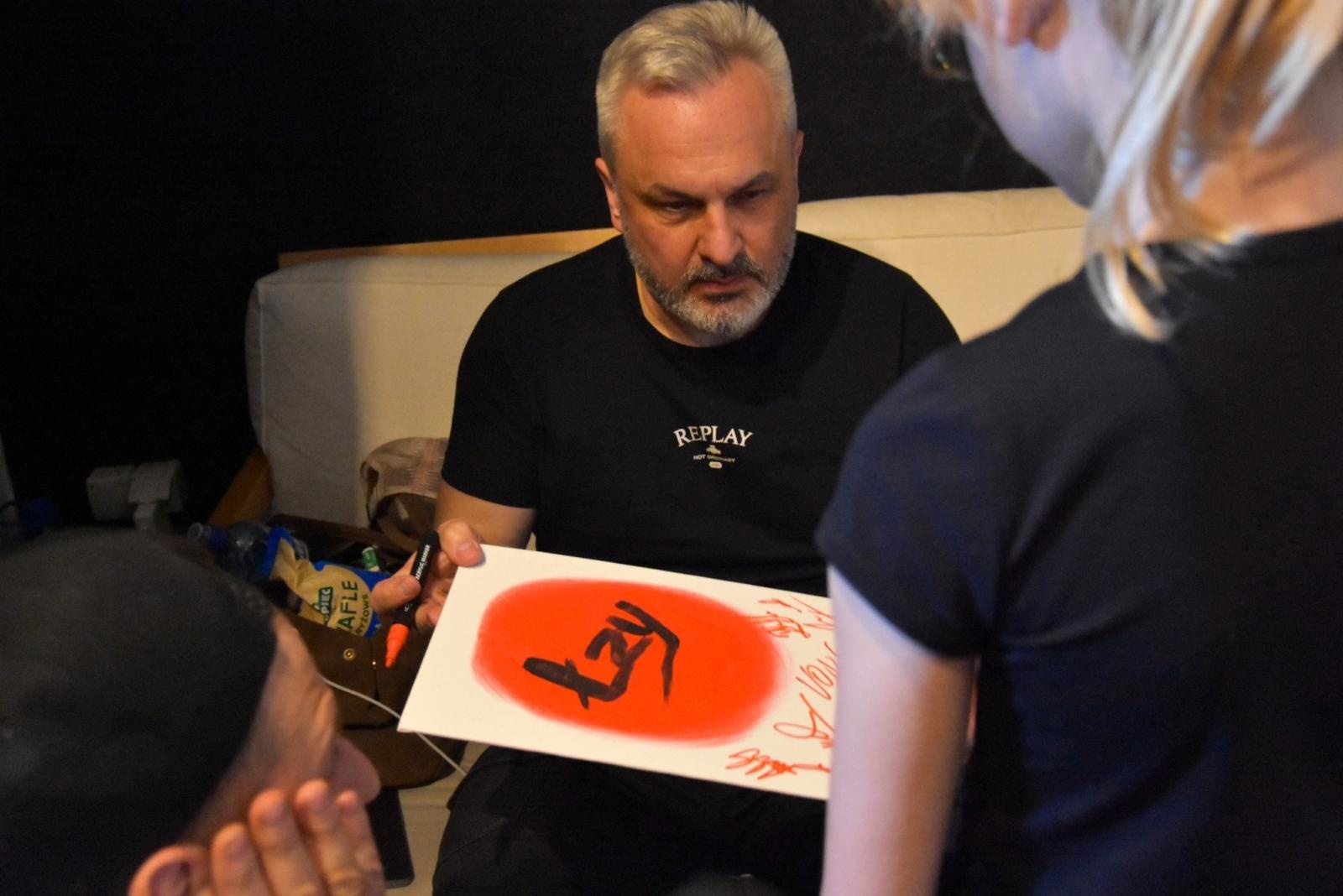 Zdjęcie w galerii na portalu naszwodzislaw.com: Spełnione marzenie 10-latki. Zespół Łzy zaprosił Weronikę na wyjątkową lekcję [FOTO] wiadomości z regionu