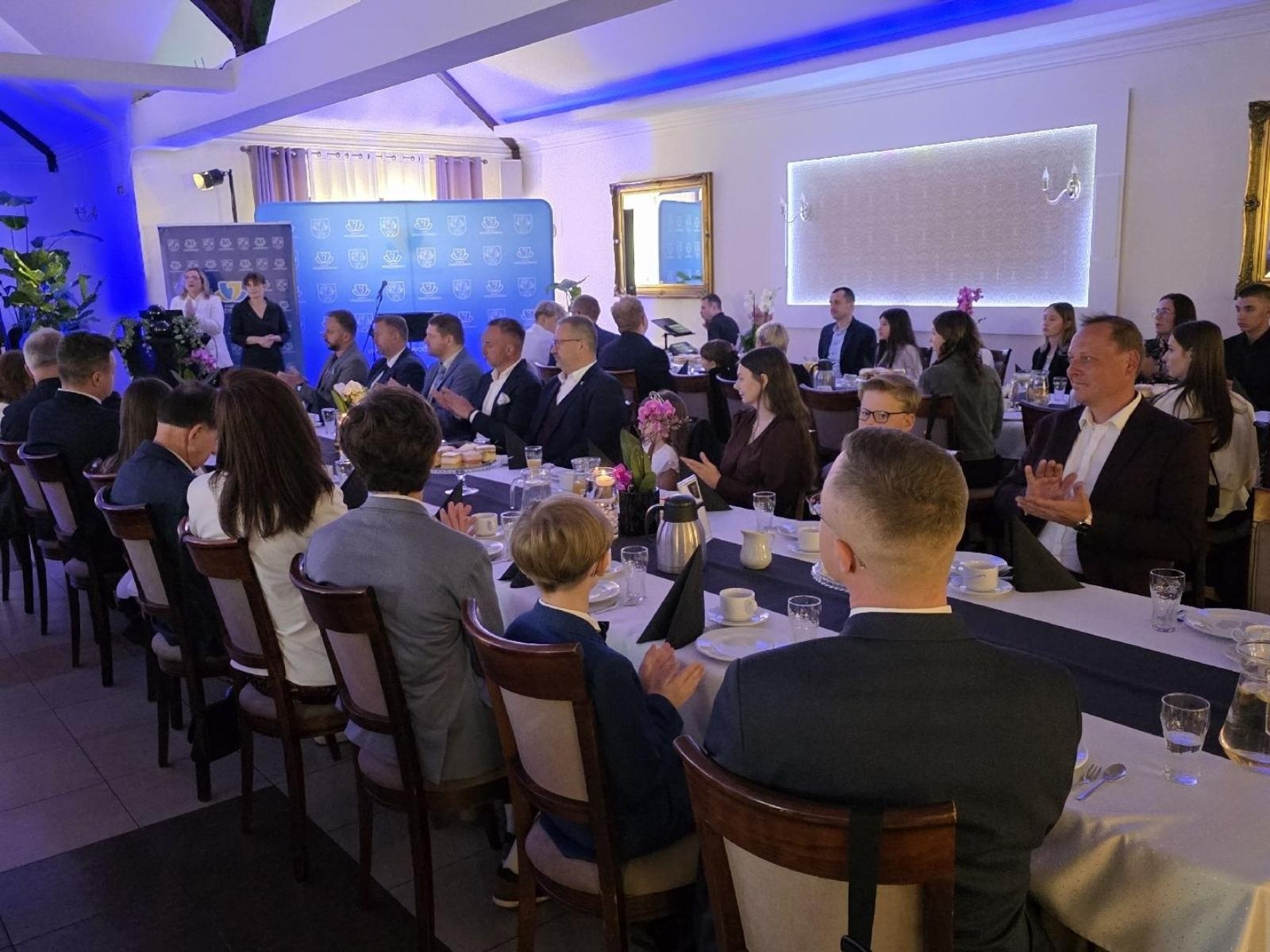 Zdjęcie w galerii na portalu naszwodzislaw.com: Najlepsi z najlepszych nagrodzeni. Gala Powiatu Wodzisławskiego 2026 za nami [FOTO] wiadomości z regionu
