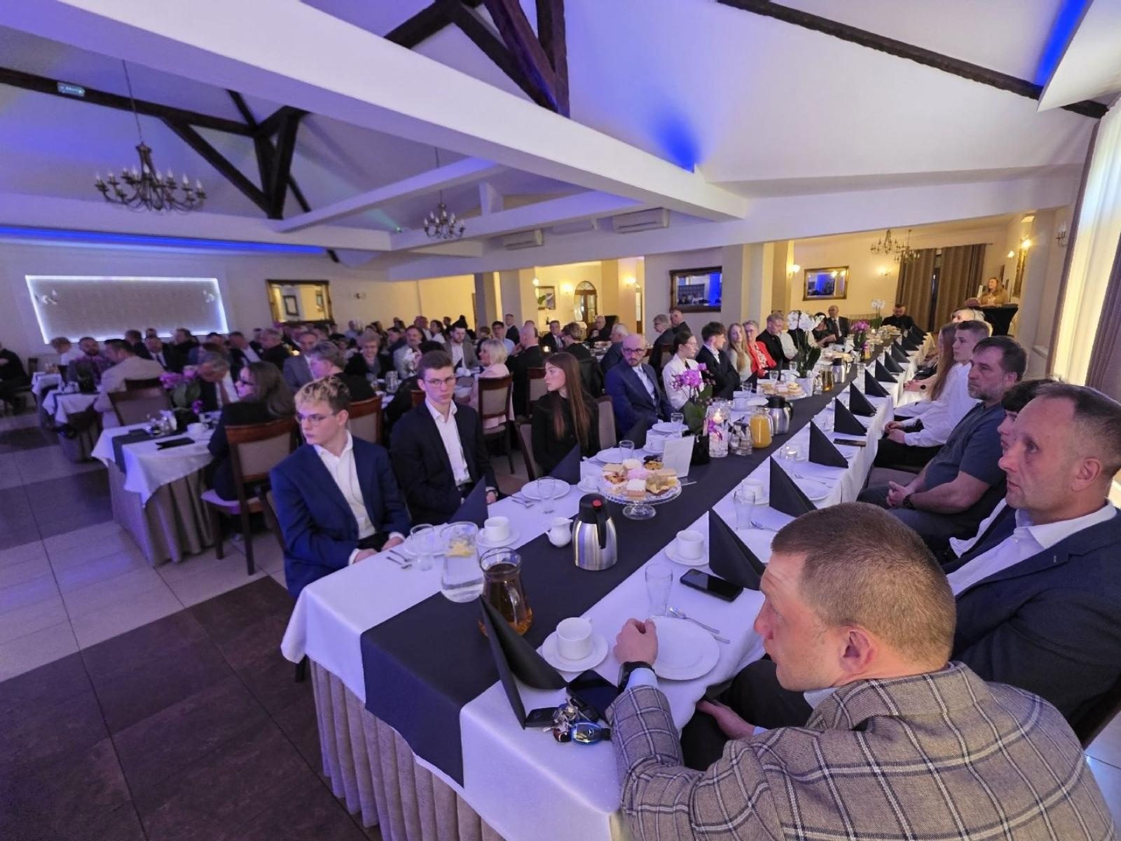 Zdjęcie w galerii na portalu naszwodzislaw.com: Najlepsi z najlepszych nagrodzeni. Gala Powiatu Wodzisławskiego 2026 za nami [FOTO] wiadomości z regionu