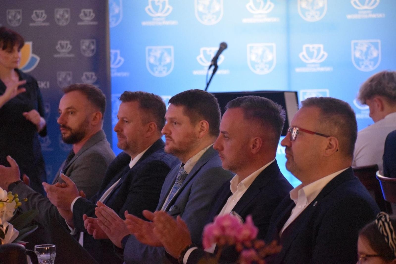 Zdjęcie w galerii na portalu naszwodzislaw.com: Najlepsi z najlepszych nagrodzeni. Gala Powiatu Wodzisławskiego 2026 za nami [FOTO] wiadomości z regionu