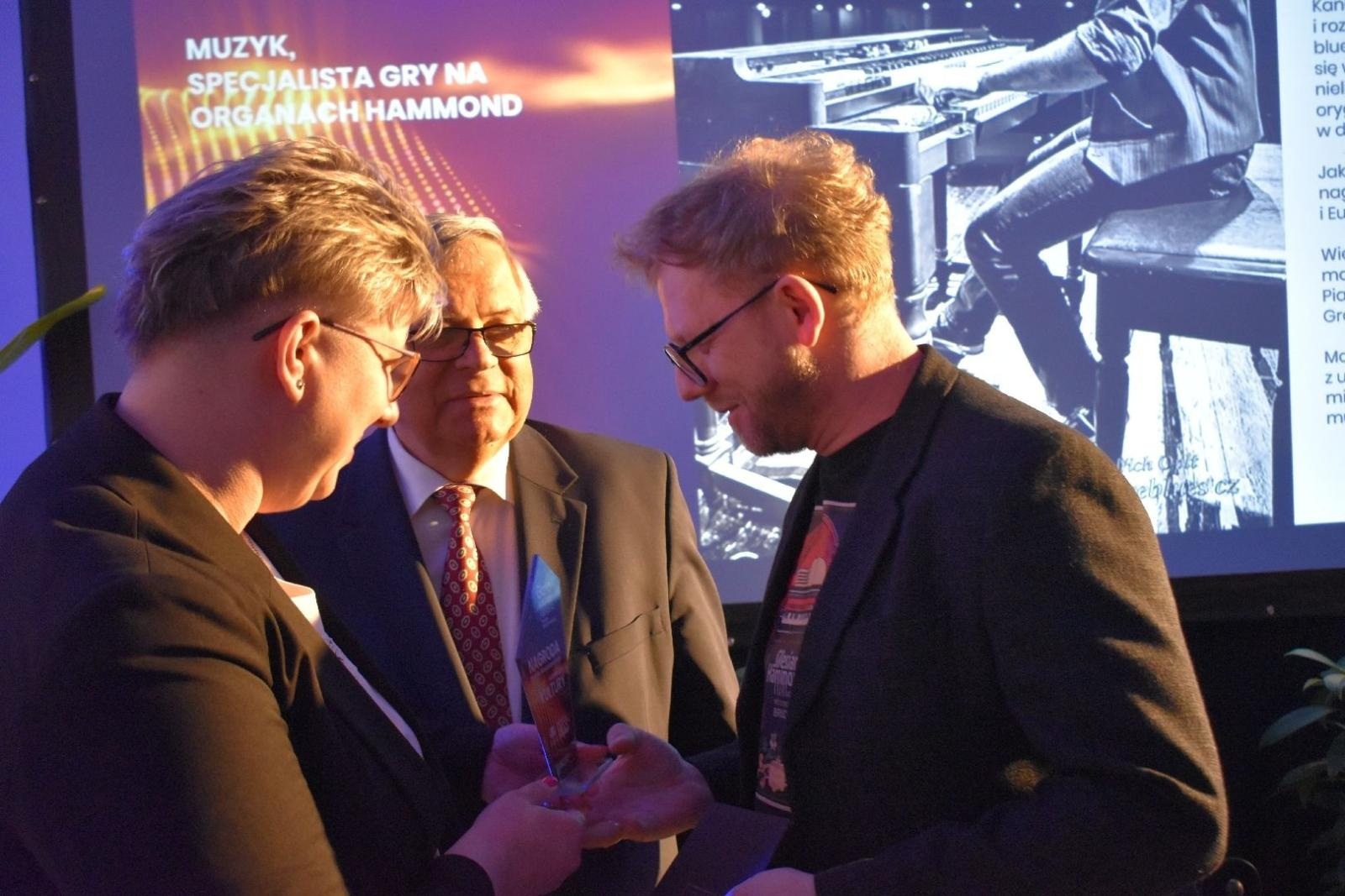 Zdjęcie w galerii na portalu naszwodzislaw.com: Najlepsi z najlepszych nagrodzeni. Gala Powiatu Wodzisławskiego 2026 za nami [FOTO] wiadomości z regionu