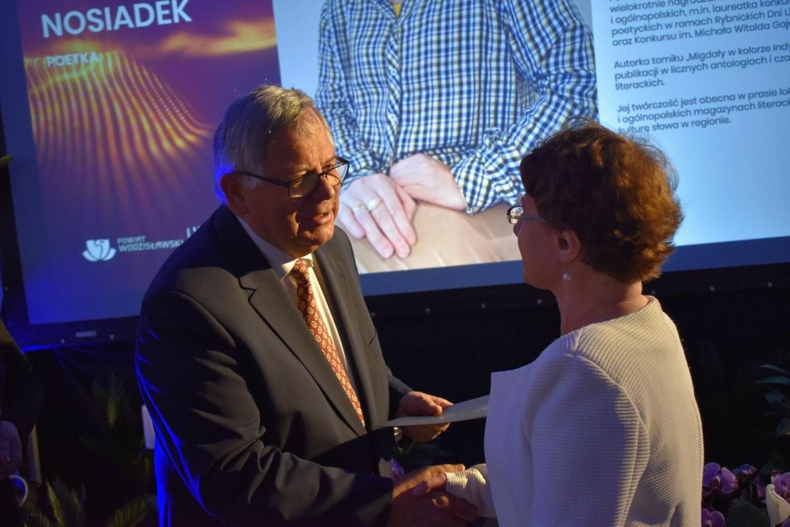 Zdjęcie w galerii na portalu naszwodzislaw.com: Najlepsi z najlepszych nagrodzeni. Gala Powiatu Wodzisławskiego 2026 za nami [FOTO] wiadomości z regionu