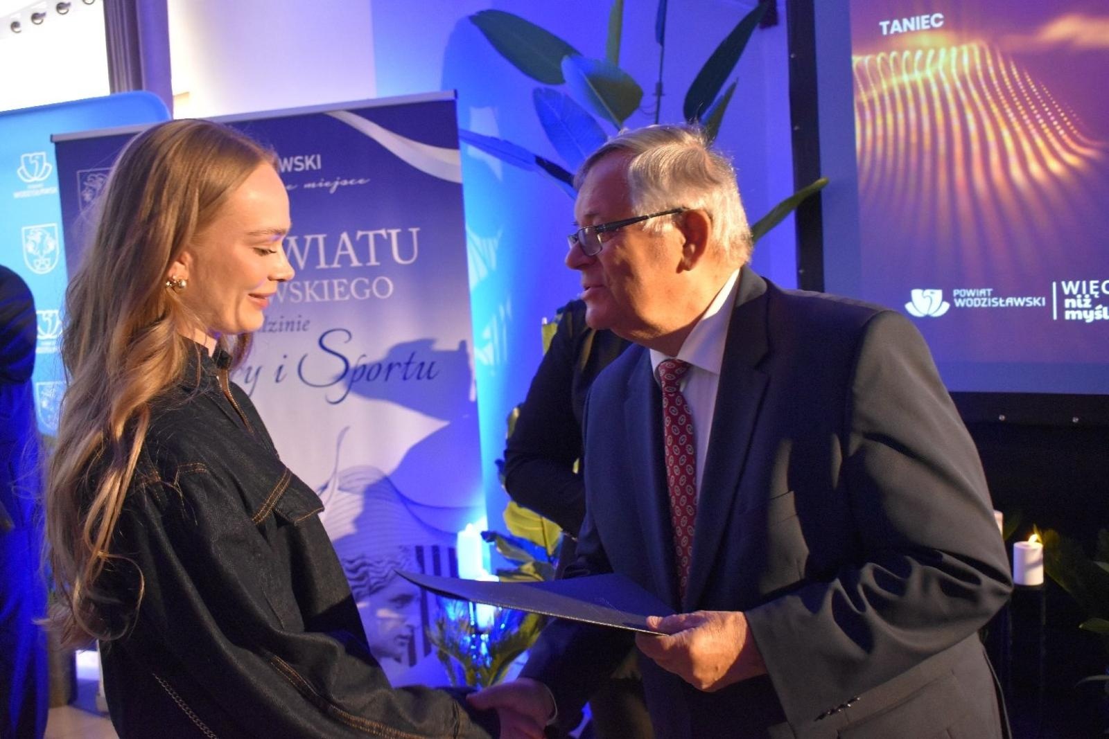 Zdjęcie w galerii na portalu naszwodzislaw.com: Najlepsi z najlepszych nagrodzeni. Gala Powiatu Wodzisławskiego 2026 za nami [FOTO] wiadomości z regionu