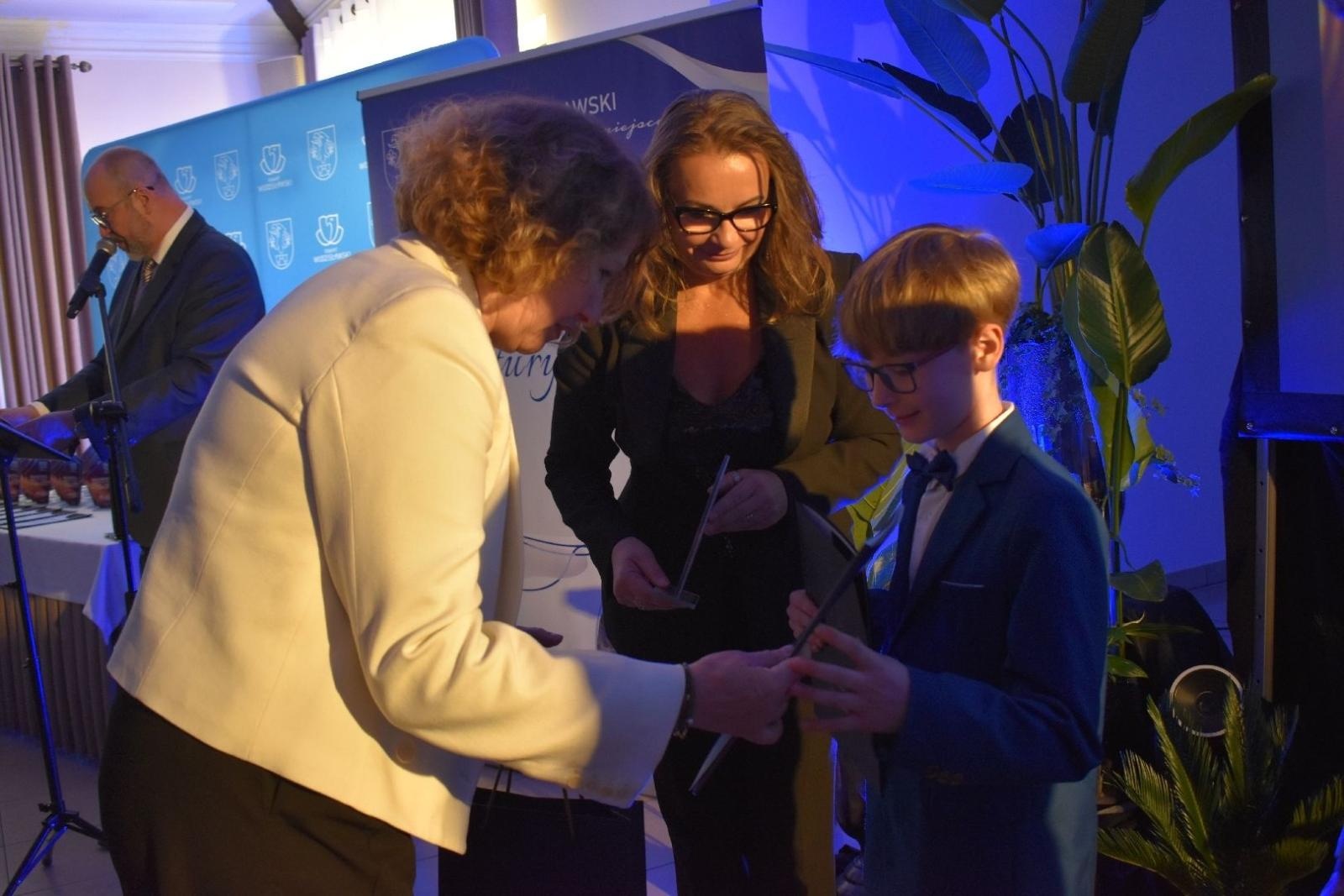 Zdjęcie w galerii na portalu naszwodzislaw.com: Najlepsi z najlepszych nagrodzeni. Gala Powiatu Wodzisławskiego 2026 za nami [FOTO] wiadomości z regionu