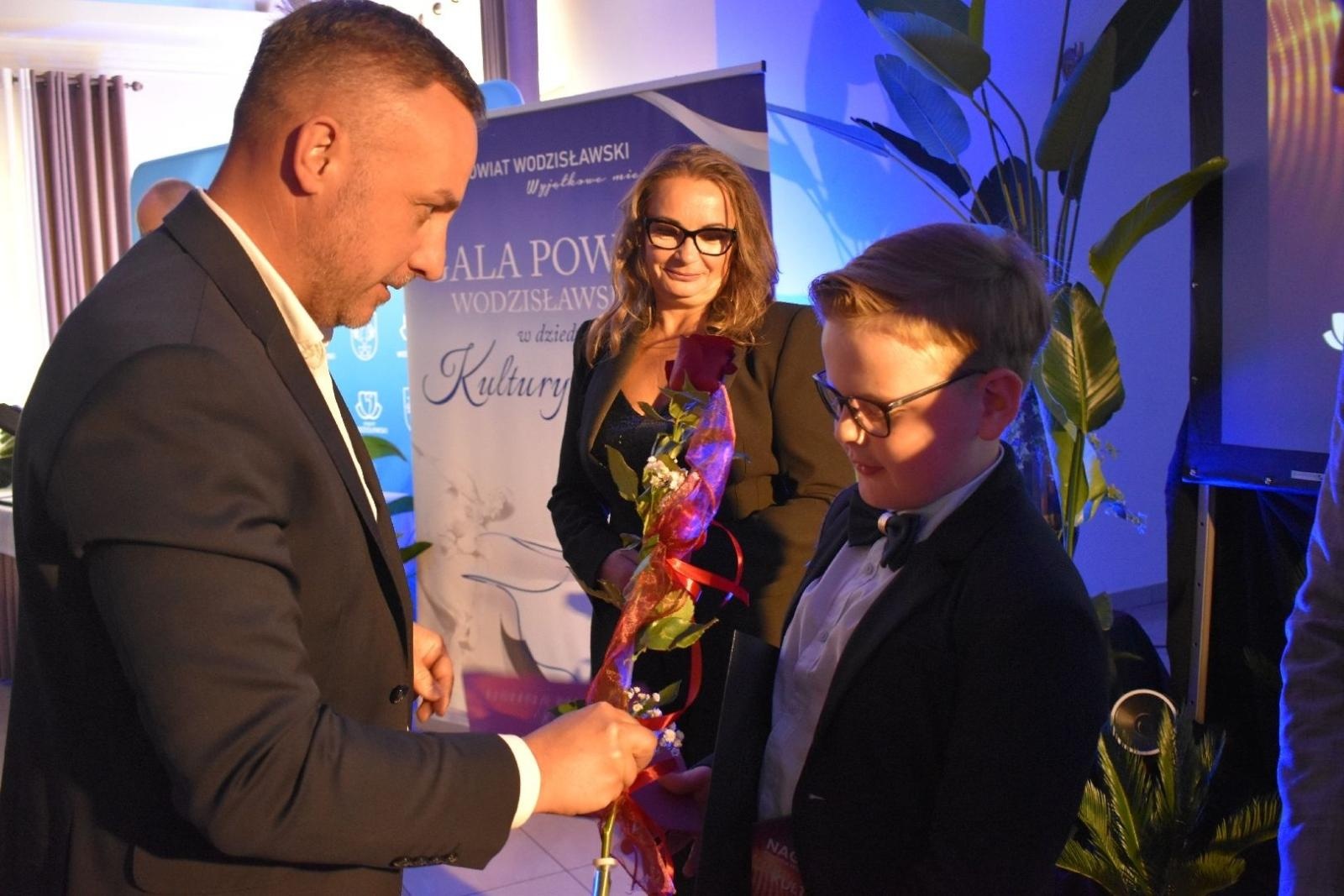 Zdjęcie w galerii na portalu naszwodzislaw.com: Najlepsi z najlepszych nagrodzeni. Gala Powiatu Wodzisławskiego 2026 za nami [FOTO] wiadomości z regionu