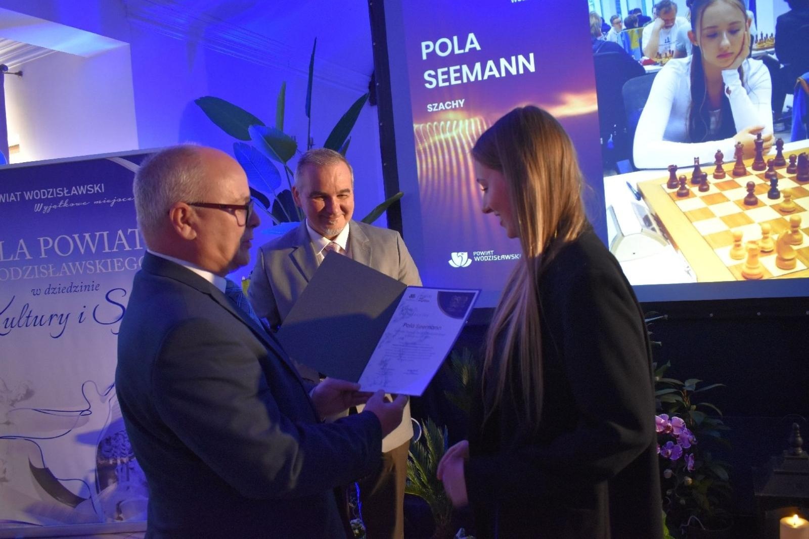 Zdjęcie w galerii na portalu naszwodzislaw.com: Najlepsi z najlepszych nagrodzeni. Gala Powiatu Wodzisławskiego 2026 za nami [FOTO] wiadomości z regionu