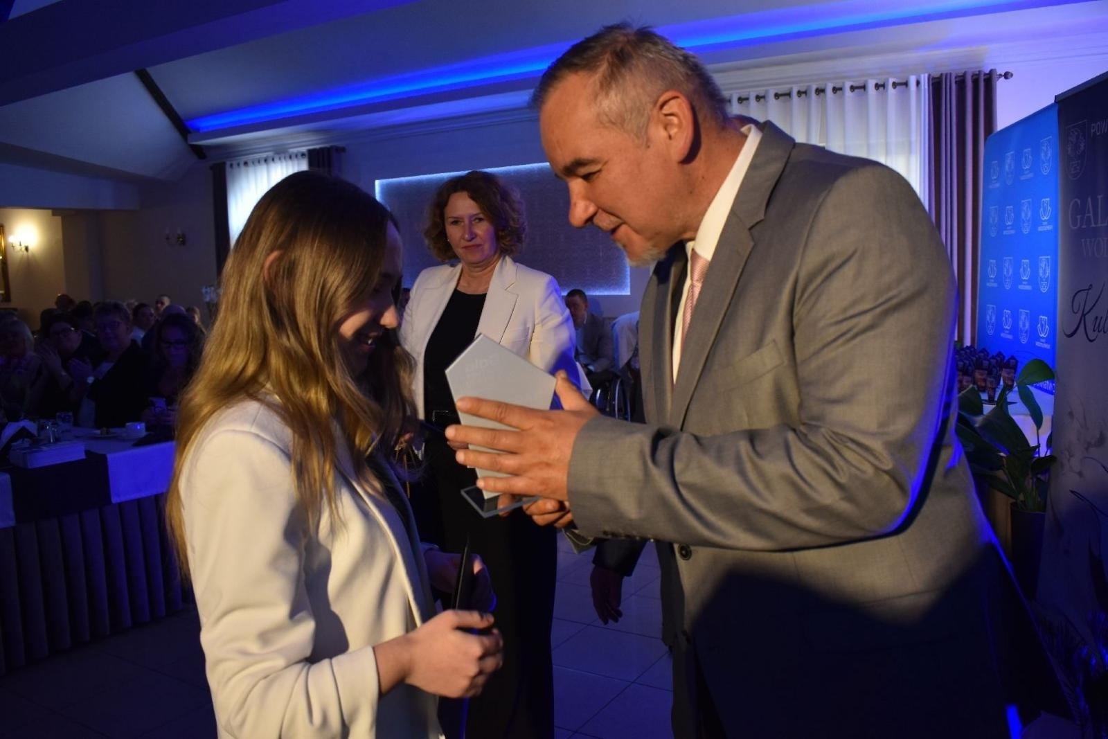 Zdjęcie w galerii na portalu naszwodzislaw.com: Najlepsi z najlepszych nagrodzeni. Gala Powiatu Wodzisławskiego 2026 za nami [FOTO] wiadomości z regionu