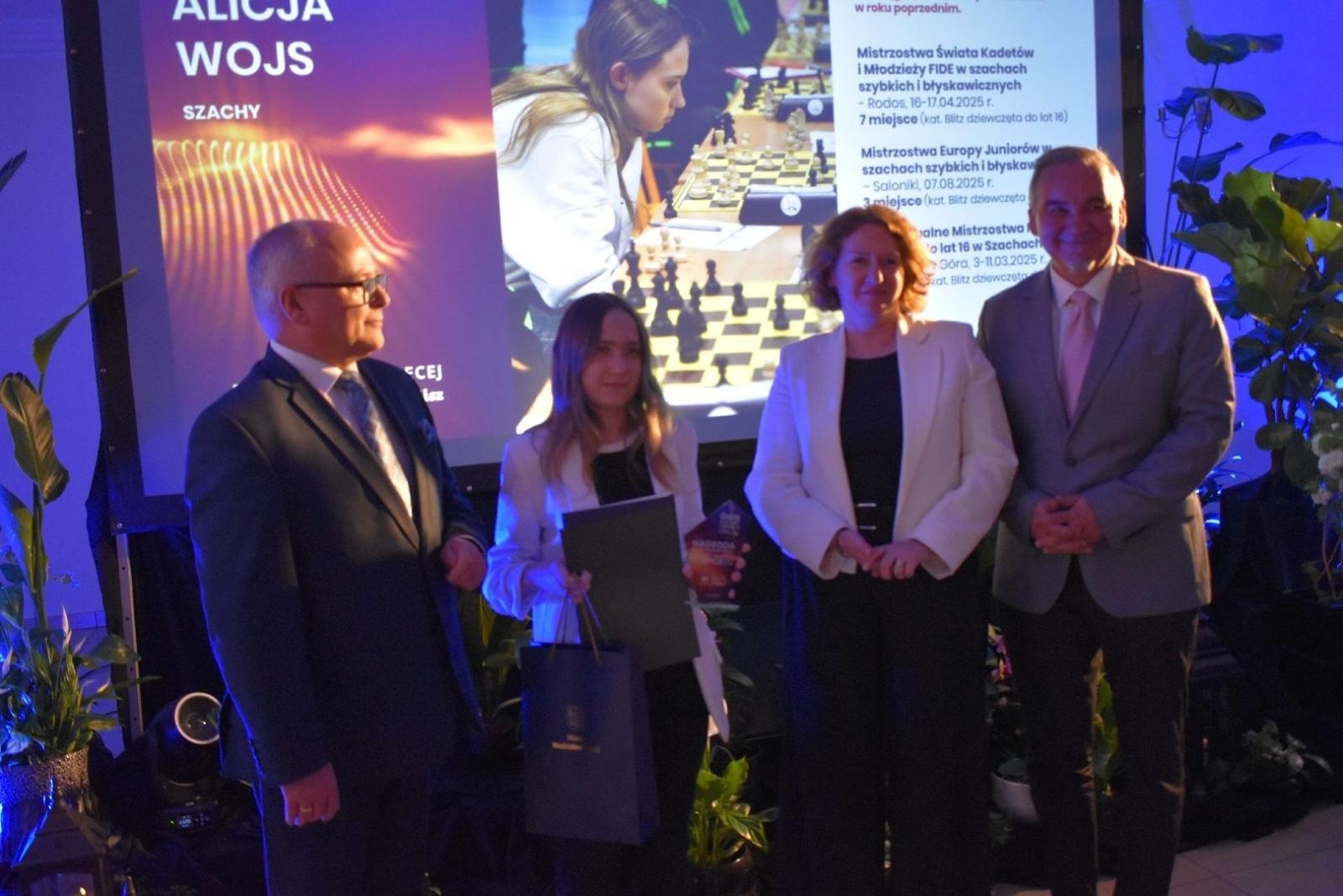 Zdjęcie w galerii na portalu naszwodzislaw.com: Najlepsi z najlepszych nagrodzeni. Gala Powiatu Wodzisławskiego 2026 za nami [FOTO] wiadomości z regionu