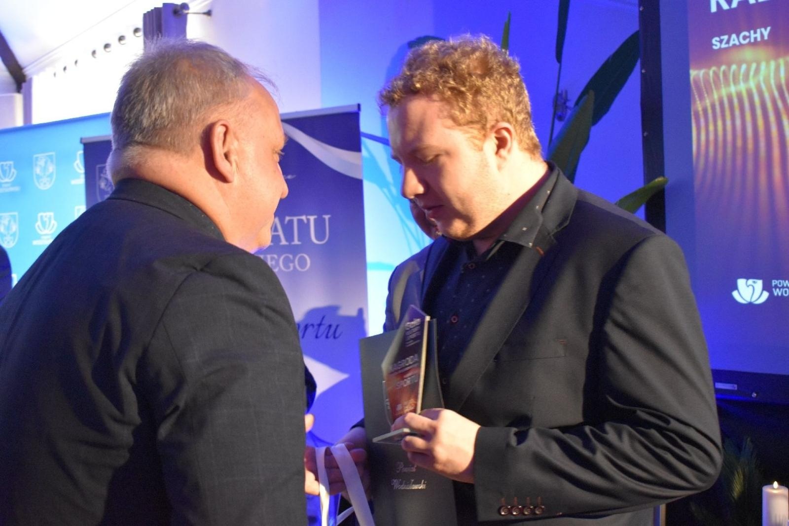 Zdjęcie w galerii na portalu naszwodzislaw.com: Najlepsi z najlepszych nagrodzeni. Gala Powiatu Wodzisławskiego 2026 za nami [FOTO] wiadomości z regionu