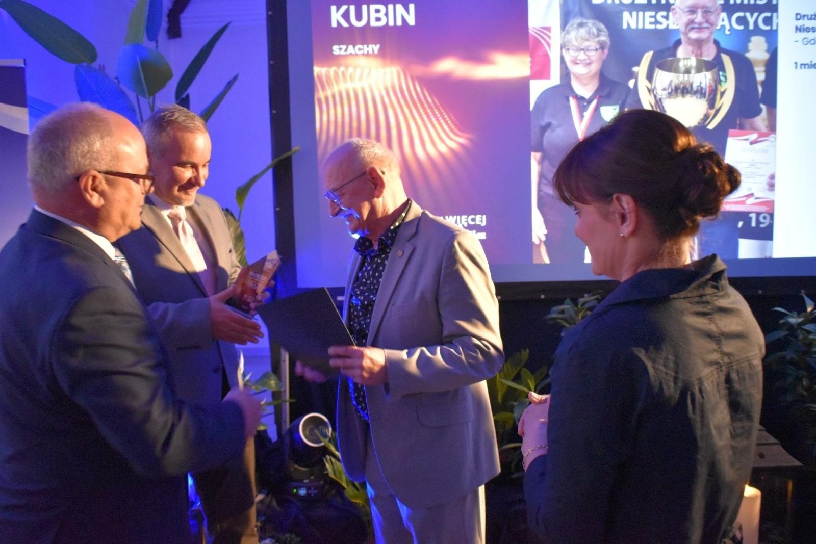 Zdjęcie w galerii na portalu naszwodzislaw.com: Najlepsi z najlepszych nagrodzeni. Gala Powiatu Wodzisławskiego 2026 za nami [FOTO] wiadomości z regionu