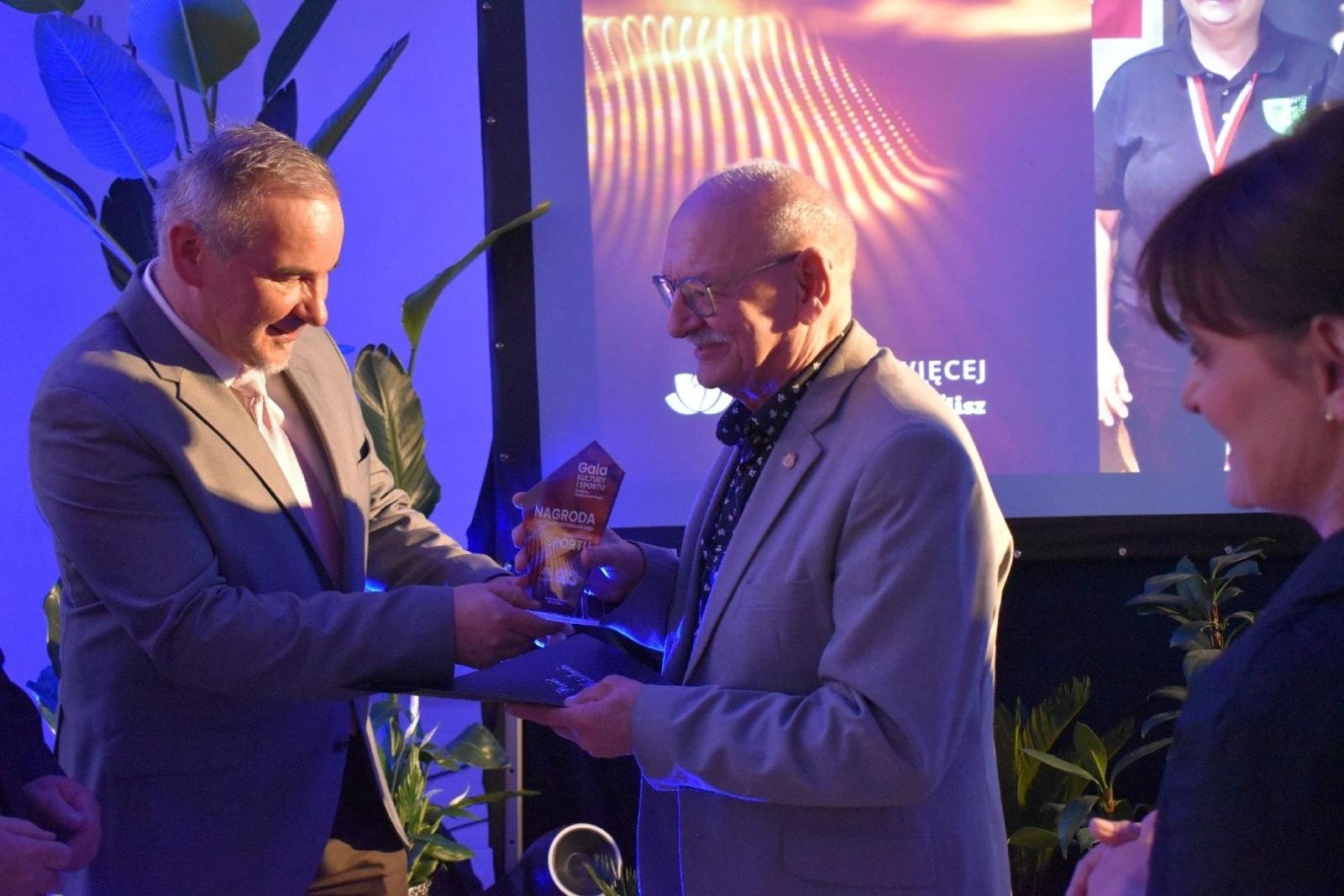 Zdjęcie w galerii na portalu naszwodzislaw.com: Najlepsi z najlepszych nagrodzeni. Gala Powiatu Wodzisławskiego 2026 za nami [FOTO] wiadomości z regionu