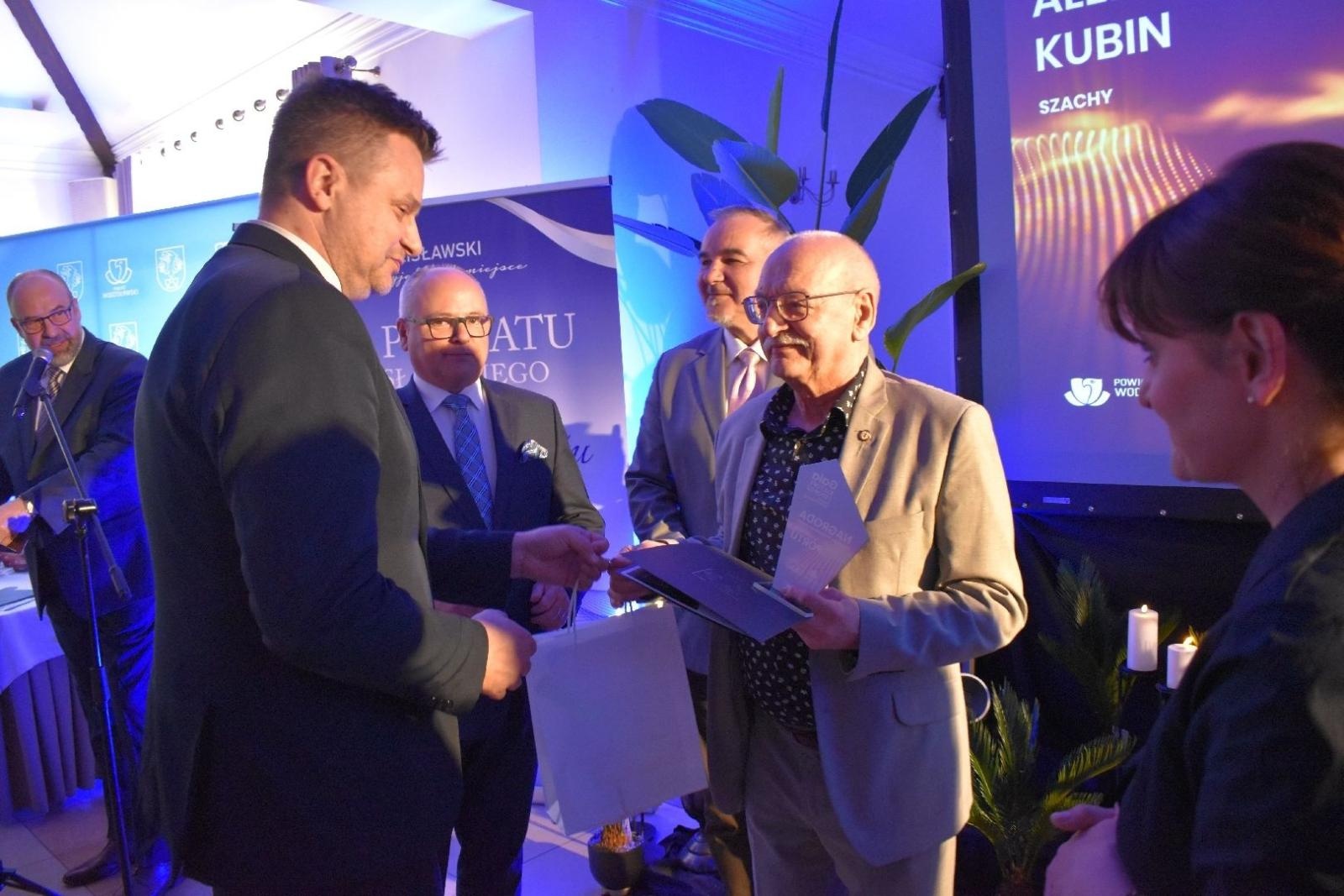Zdjęcie w galerii na portalu naszwodzislaw.com: Najlepsi z najlepszych nagrodzeni. Gala Powiatu Wodzisławskiego 2026 za nami [FOTO] wiadomości z regionu