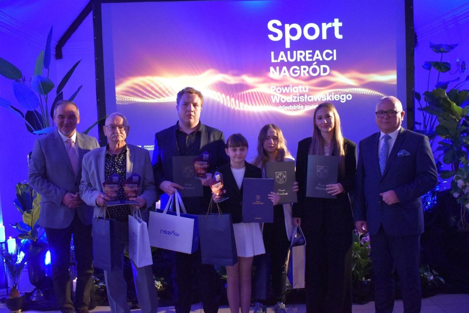 Zdjęcie w galerii na portalu naszwodzislaw.com: Najlepsi z najlepszych nagrodzeni. Gala Powiatu Wodzisławskiego 2026 za nami [FOTO] wiadomości z regionu
