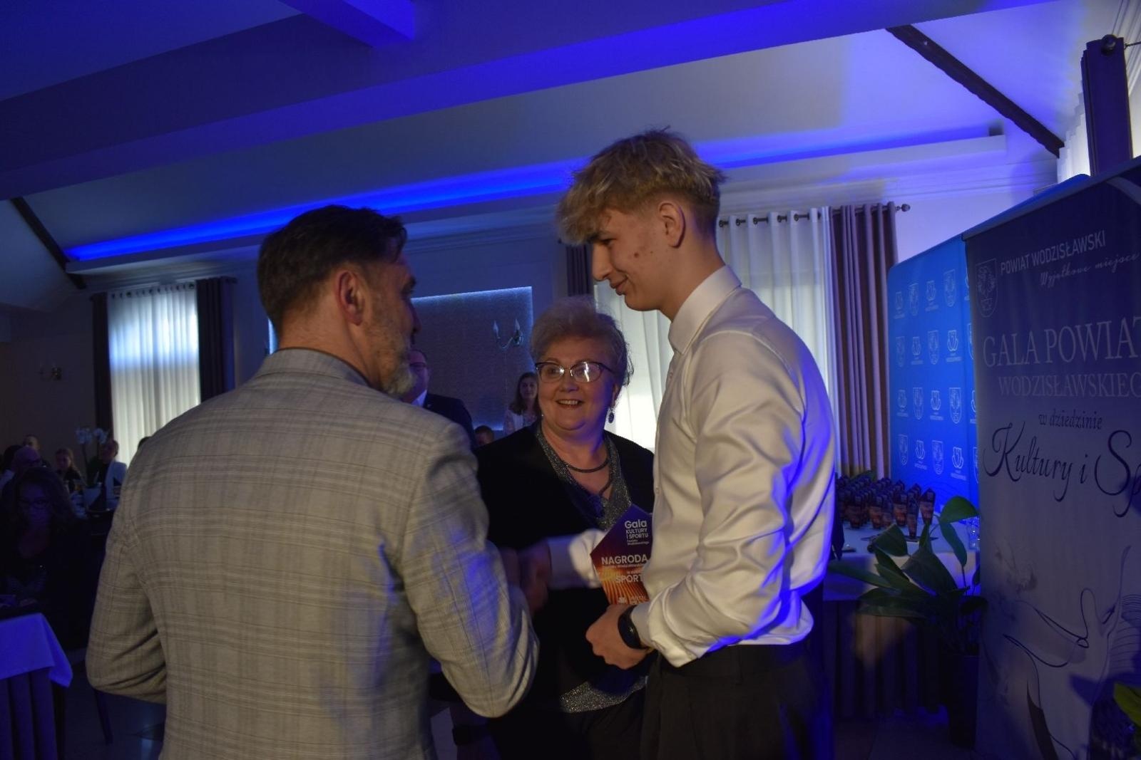 Zdjęcie w galerii na portalu naszwodzislaw.com: Najlepsi z najlepszych nagrodzeni. Gala Powiatu Wodzisławskiego 2026 za nami [FOTO] wiadomości z regionu