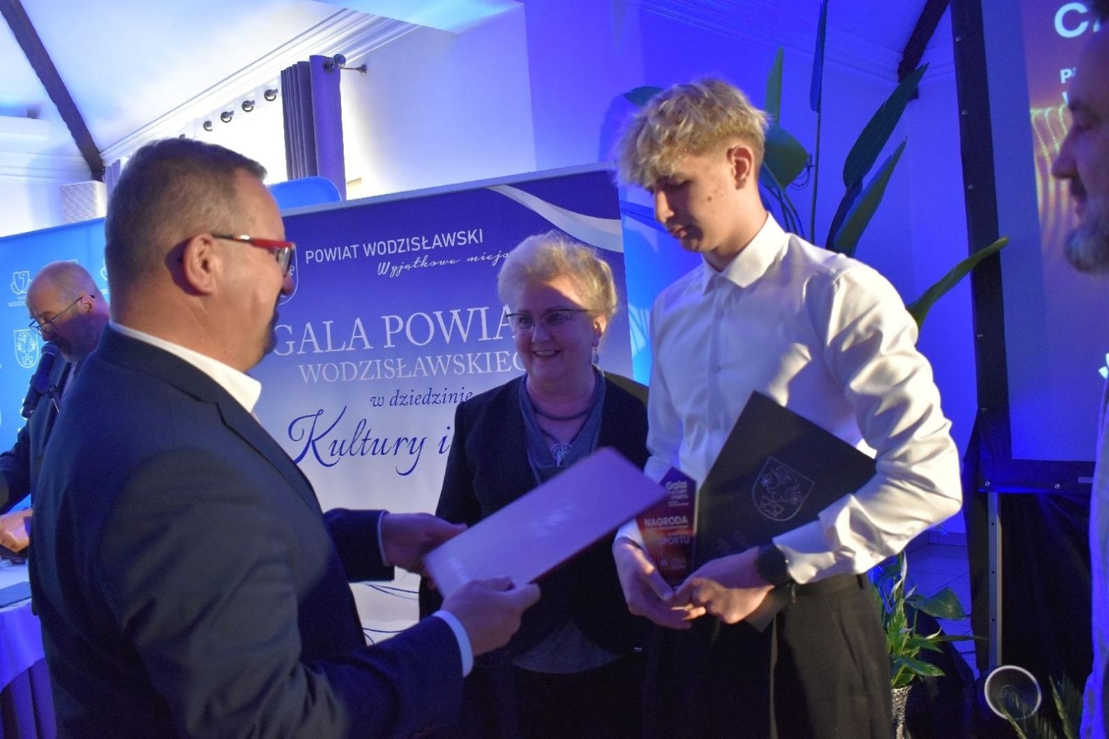Zdjęcie w galerii na portalu naszwodzislaw.com: Najlepsi z najlepszych nagrodzeni. Gala Powiatu Wodzisławskiego 2026 za nami [FOTO] wiadomości z regionu