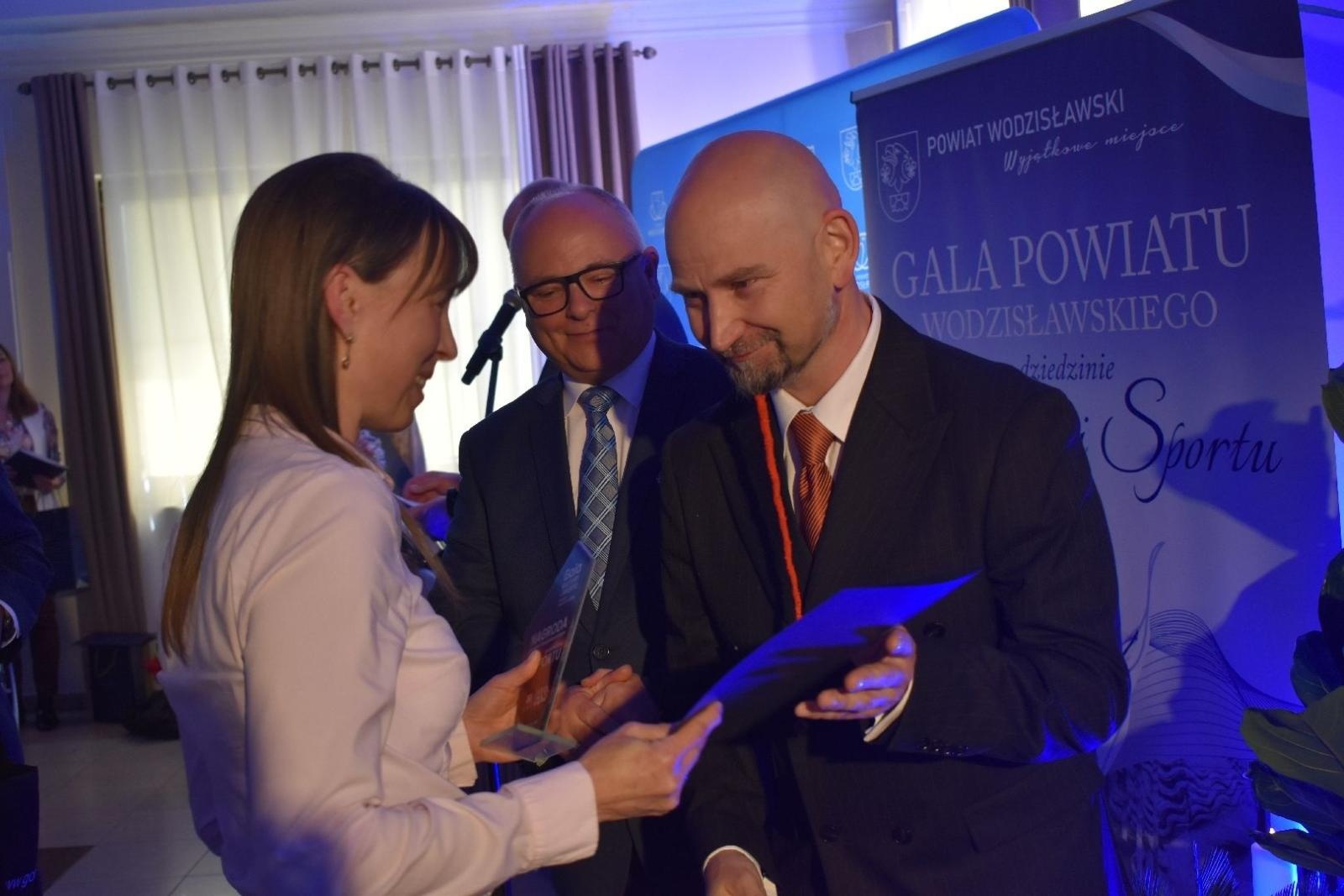 Zdjęcie w galerii na portalu naszwodzislaw.com: Najlepsi z najlepszych nagrodzeni. Gala Powiatu Wodzisławskiego 2026 za nami [FOTO] wiadomości z regionu