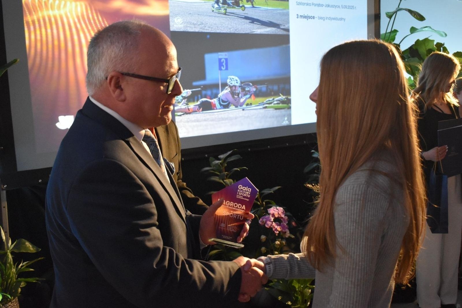 Zdjęcie w galerii na portalu naszwodzislaw.com: Najlepsi z najlepszych nagrodzeni. Gala Powiatu Wodzisławskiego 2026 za nami [FOTO] wiadomości z regionu