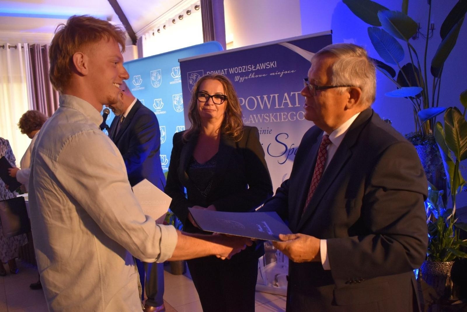 Zdjęcie w galerii na portalu naszwodzislaw.com: Najlepsi z najlepszych nagrodzeni. Gala Powiatu Wodzisławskiego 2026 za nami [FOTO] wiadomości z regionu
