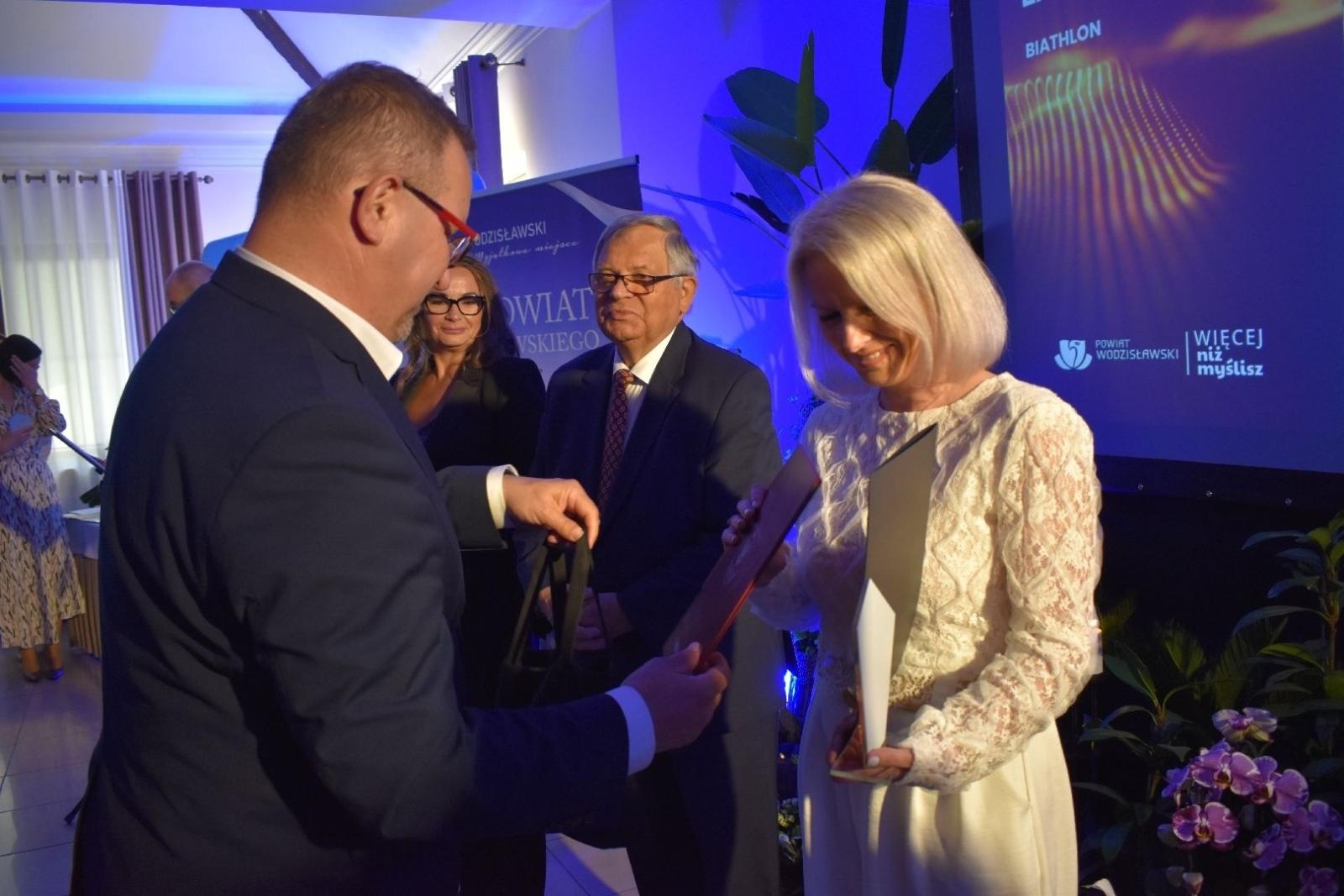 Zdjęcie w galerii na portalu naszwodzislaw.com: Najlepsi z najlepszych nagrodzeni. Gala Powiatu Wodzisławskiego 2026 za nami [FOTO] wiadomości z regionu