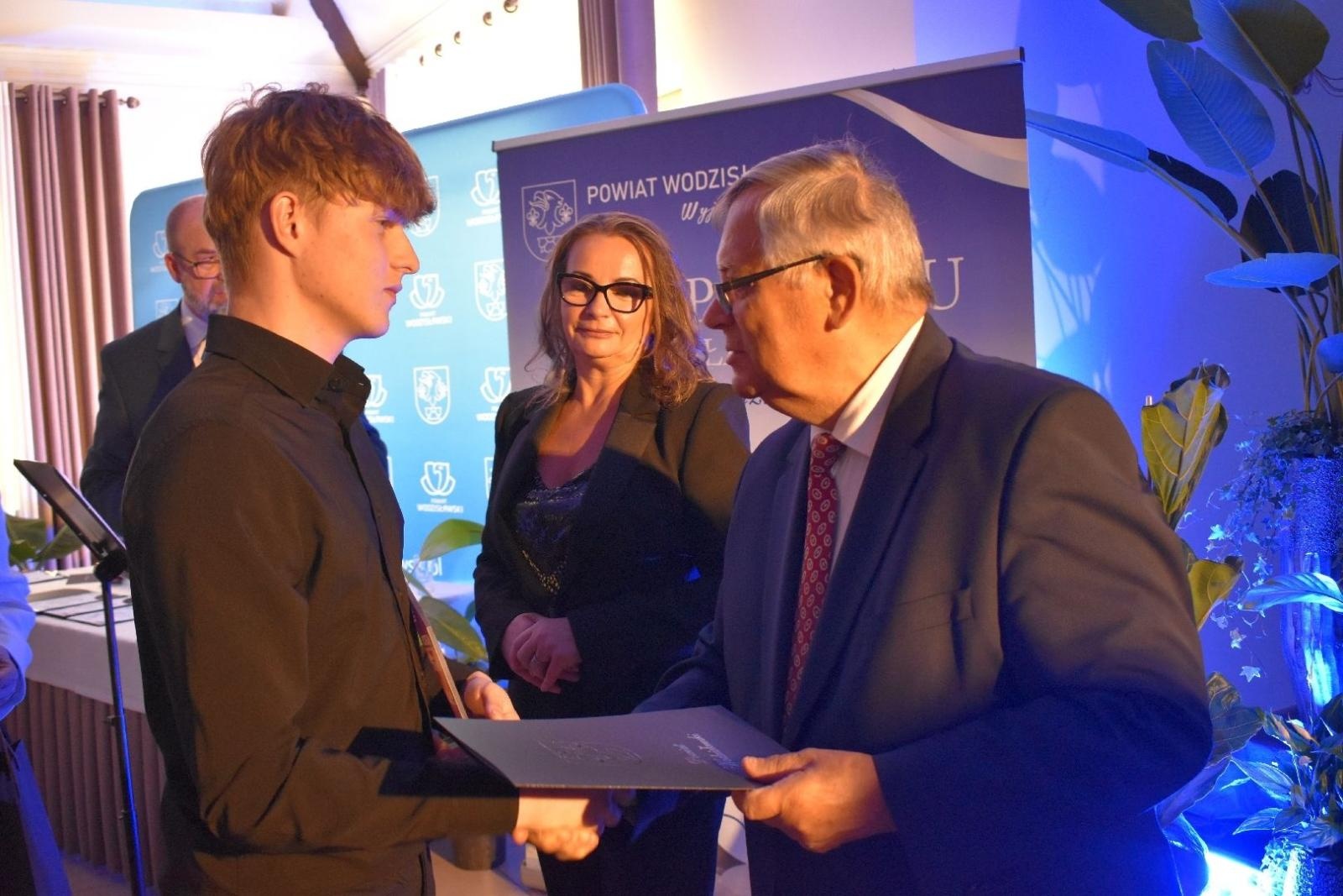 Zdjęcie w galerii na portalu naszwodzislaw.com: Najlepsi z najlepszych nagrodzeni. Gala Powiatu Wodzisławskiego 2026 za nami [FOTO] wiadomości z regionu