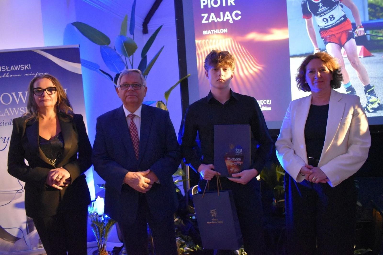 Zdjęcie w galerii na portalu naszwodzislaw.com: Najlepsi z najlepszych nagrodzeni. Gala Powiatu Wodzisławskiego 2026 za nami [FOTO] wiadomości z regionu