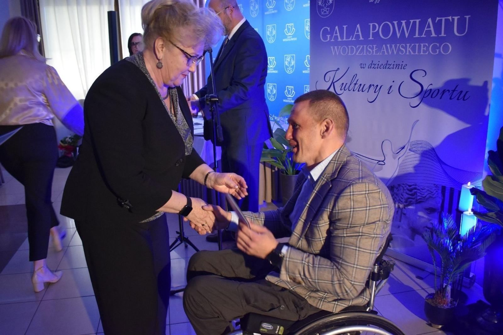 Zdjęcie w galerii na portalu naszwodzislaw.com: Najlepsi z najlepszych nagrodzeni. Gala Powiatu Wodzisławskiego 2026 za nami [FOTO] wiadomości z regionu