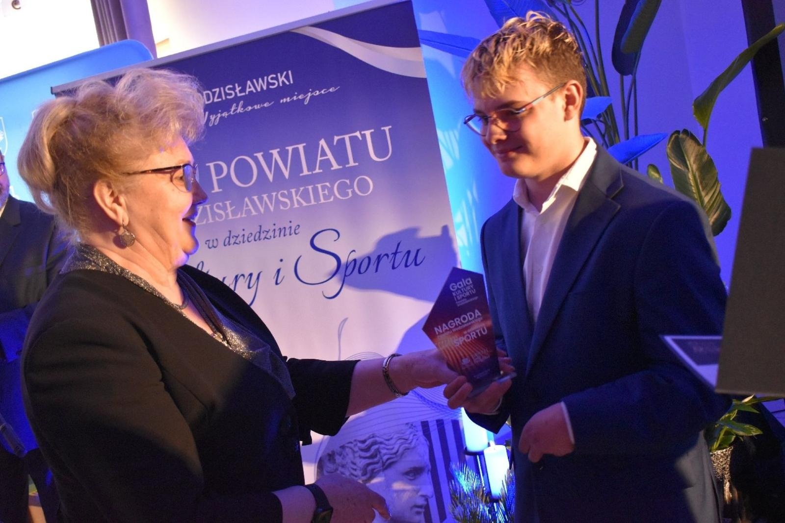 Zdjęcie w galerii na portalu naszwodzislaw.com: Najlepsi z najlepszych nagrodzeni. Gala Powiatu Wodzisławskiego 2026 za nami [FOTO] wiadomości z regionu