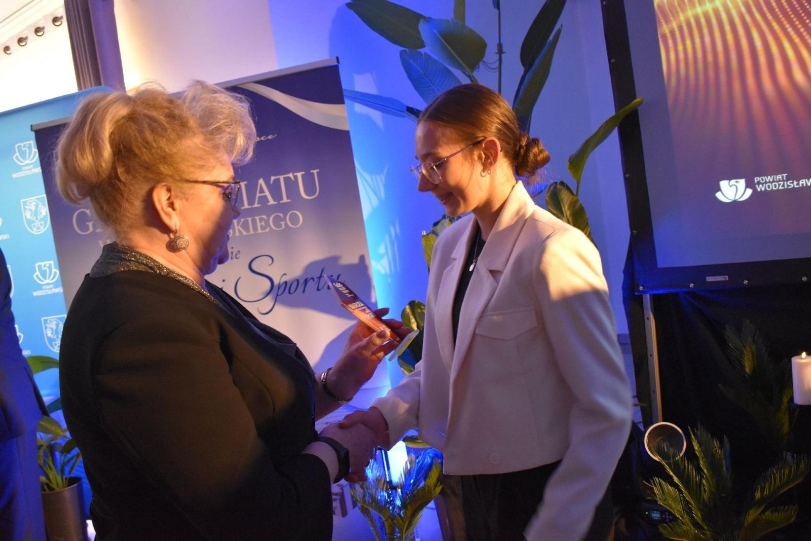 Zdjęcie w galerii na portalu naszwodzislaw.com: Najlepsi z najlepszych nagrodzeni. Gala Powiatu Wodzisławskiego 2026 za nami [FOTO] wiadomości z regionu