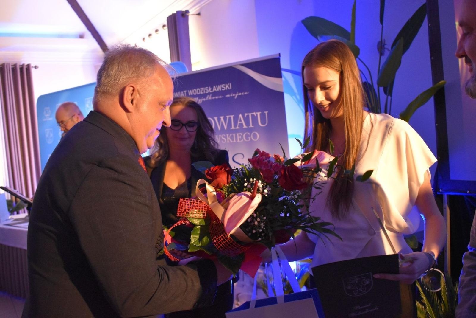 Zdjęcie w galerii na portalu naszwodzislaw.com: Najlepsi z najlepszych nagrodzeni. Gala Powiatu Wodzisławskiego 2026 za nami [FOTO] wiadomości z regionu