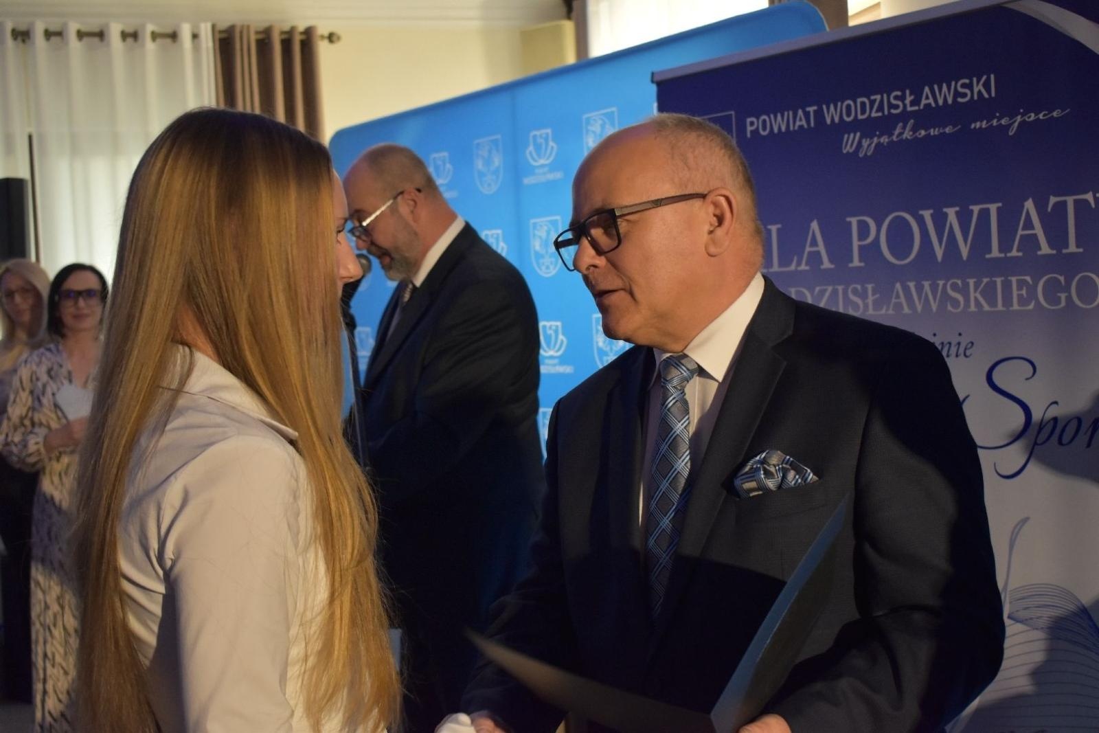 Zdjęcie w galerii na portalu naszwodzislaw.com: Najlepsi z najlepszych nagrodzeni. Gala Powiatu Wodzisławskiego 2026 za nami [FOTO] wiadomości z regionu