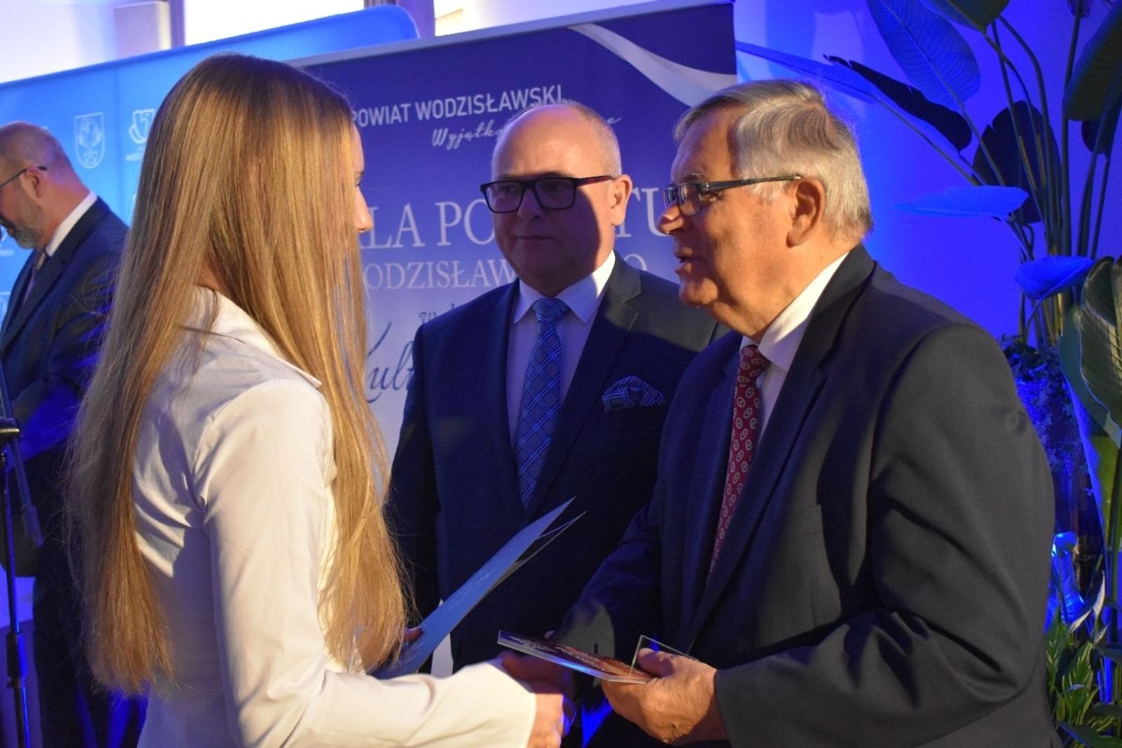 Zdjęcie w galerii na portalu naszwodzislaw.com: Najlepsi z najlepszych nagrodzeni. Gala Powiatu Wodzisławskiego 2026 za nami [FOTO] wiadomości z regionu