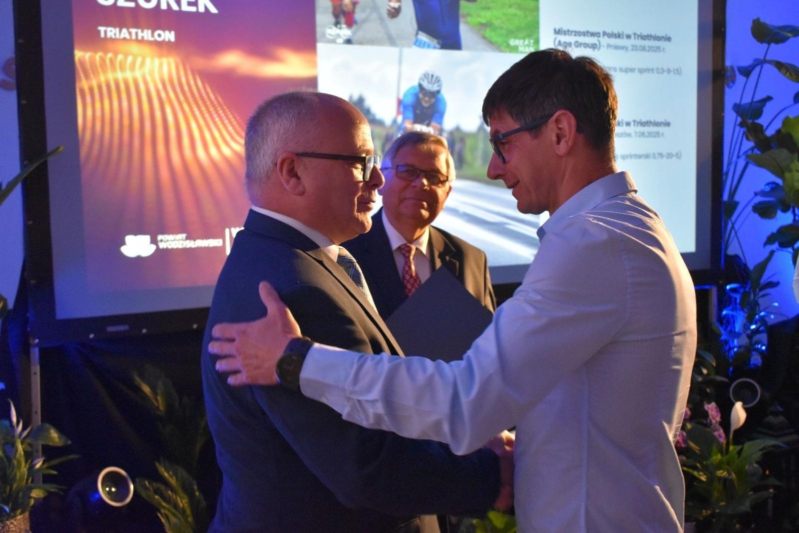 Zdjęcie w galerii na portalu naszwodzislaw.com: Najlepsi z najlepszych nagrodzeni. Gala Powiatu Wodzisławskiego 2026 za nami [FOTO] wiadomości z regionu