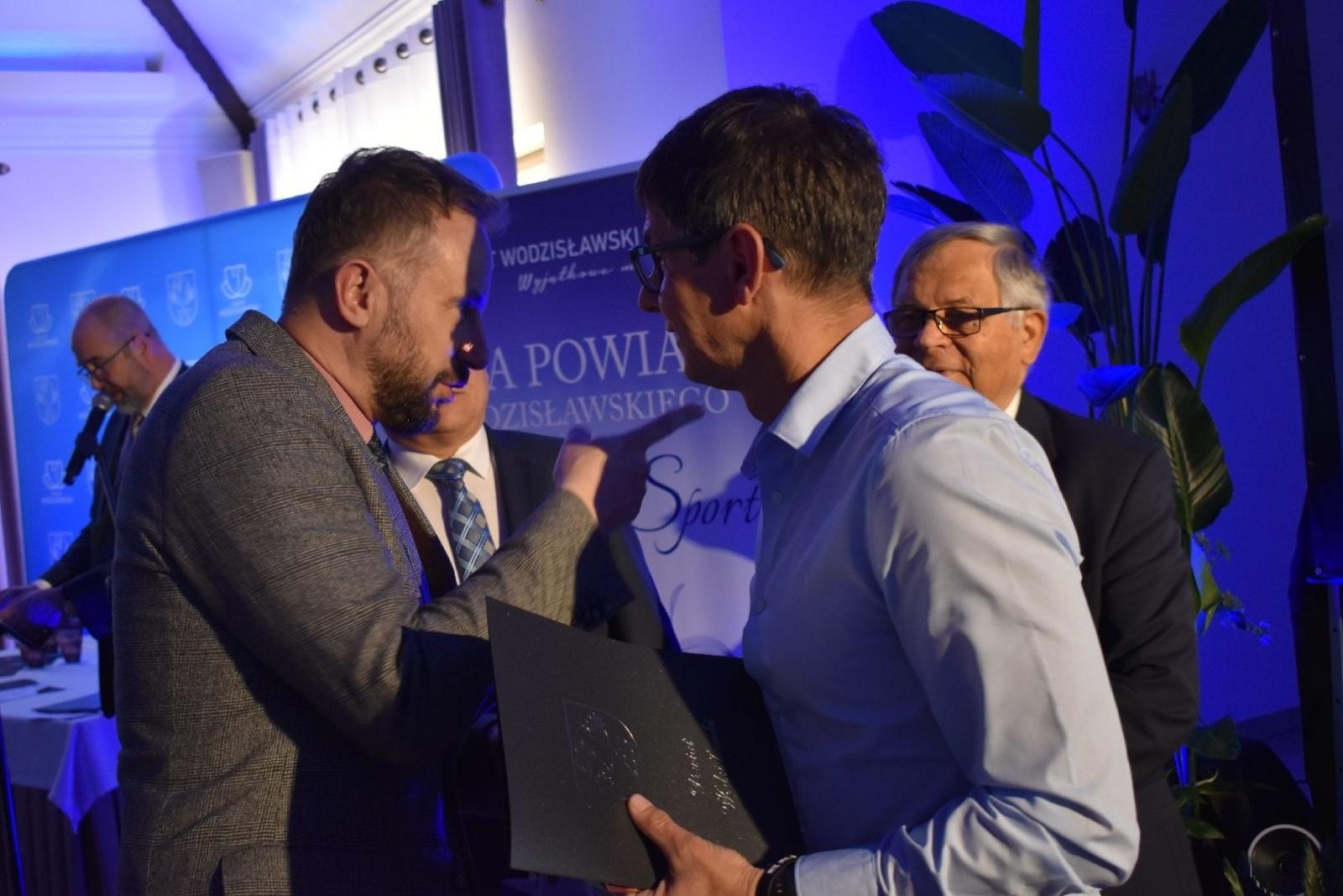 Zdjęcie w galerii na portalu naszwodzislaw.com: Najlepsi z najlepszych nagrodzeni. Gala Powiatu Wodzisławskiego 2026 za nami [FOTO] wiadomości z regionu