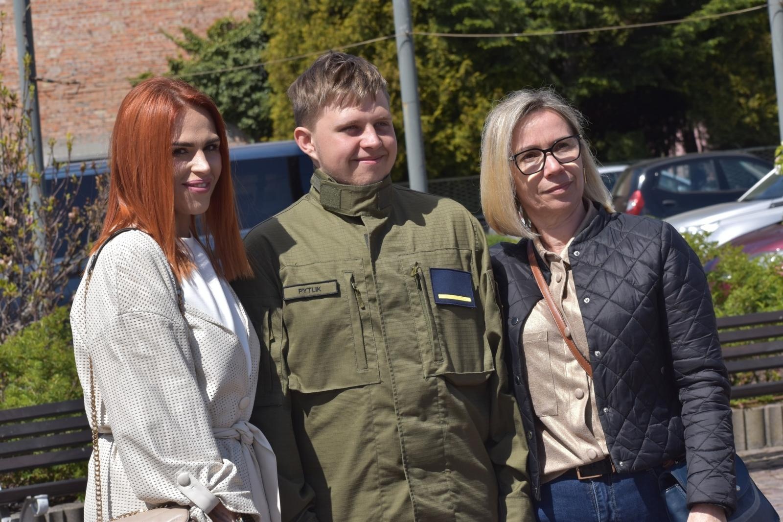 Zdjęcie w galerii na portalu naszwodzislaw.com: Ślubowanie kadetów w Rydułtowach. Młodzież rozpoczęła wojskową drogę wiadomości z regionu