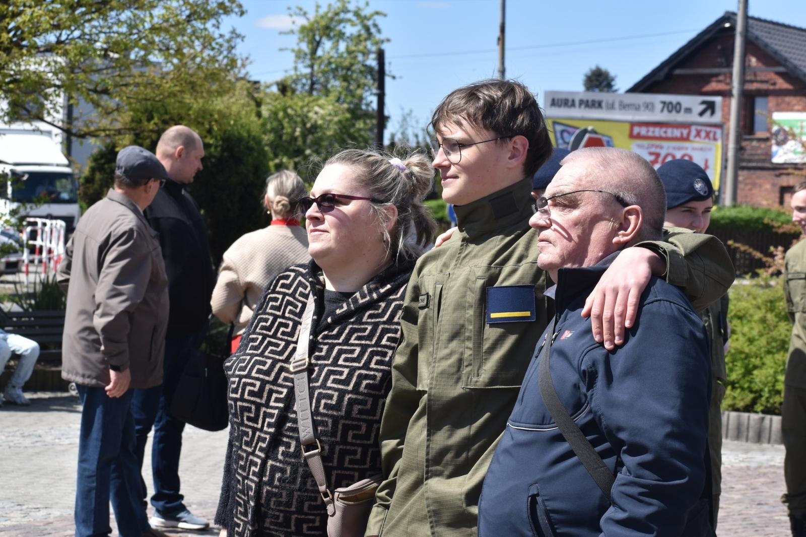 Zdjęcie w galerii na portalu naszwodzislaw.com: Ślubowanie kadetów w Rydułtowach. Młodzież rozpoczęła wojskową drogę wiadomości z regionu