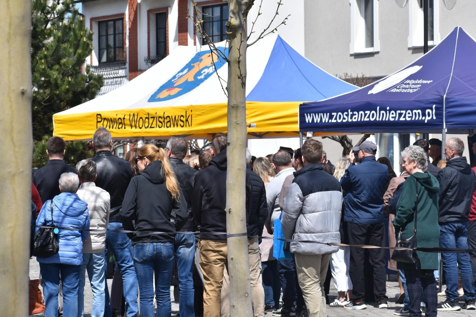 Zdjęcie w galerii na portalu naszwodzislaw.com: Ślubowanie kadetów w Rydułtowach. Młodzież rozpoczęła wojskową drogę wiadomości z regionu