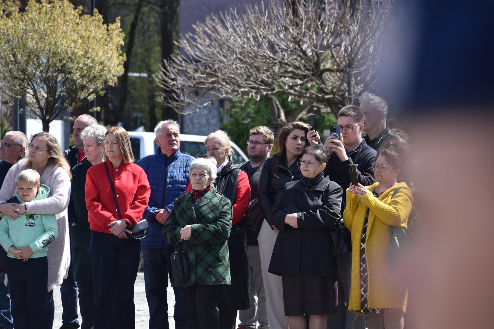 Zdjęcie w galerii na portalu naszwodzislaw.com: Ślubowanie kadetów w Rydułtowach. Młodzież rozpoczęła wojskową drogę wiadomości z regionu