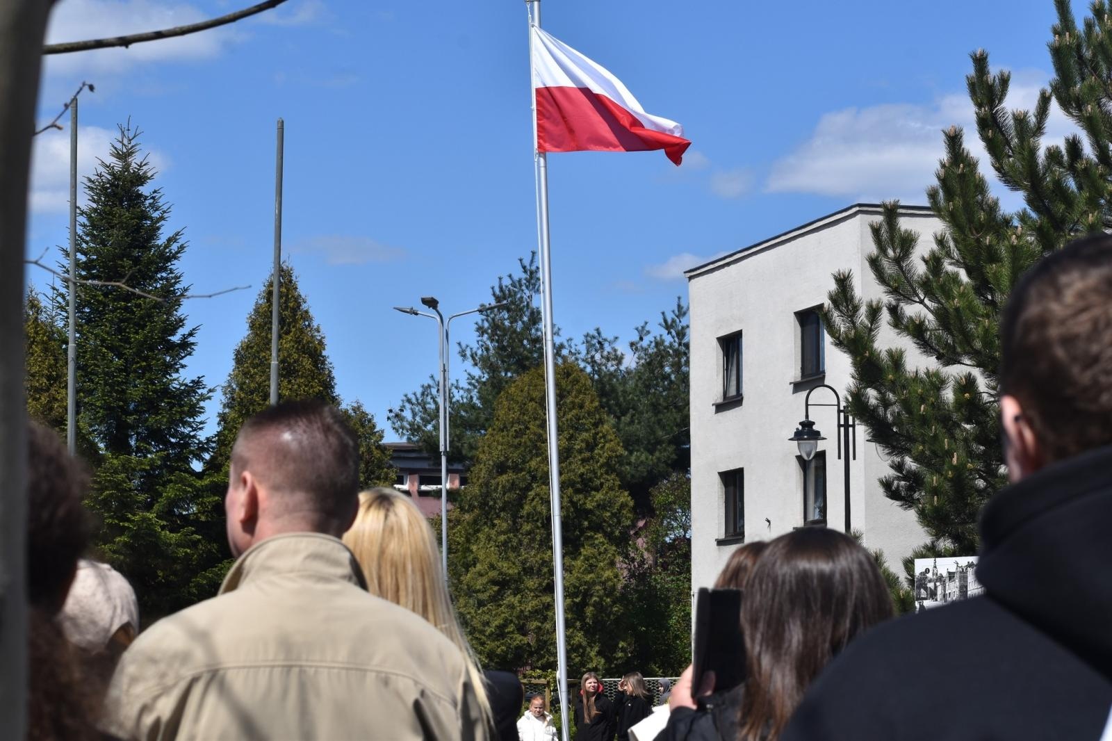 Zdjęcie w galerii na portalu naszwodzislaw.com: Ślubowanie kadetów w Rydułtowach. Młodzież rozpoczęła wojskową drogę wiadomości z regionu