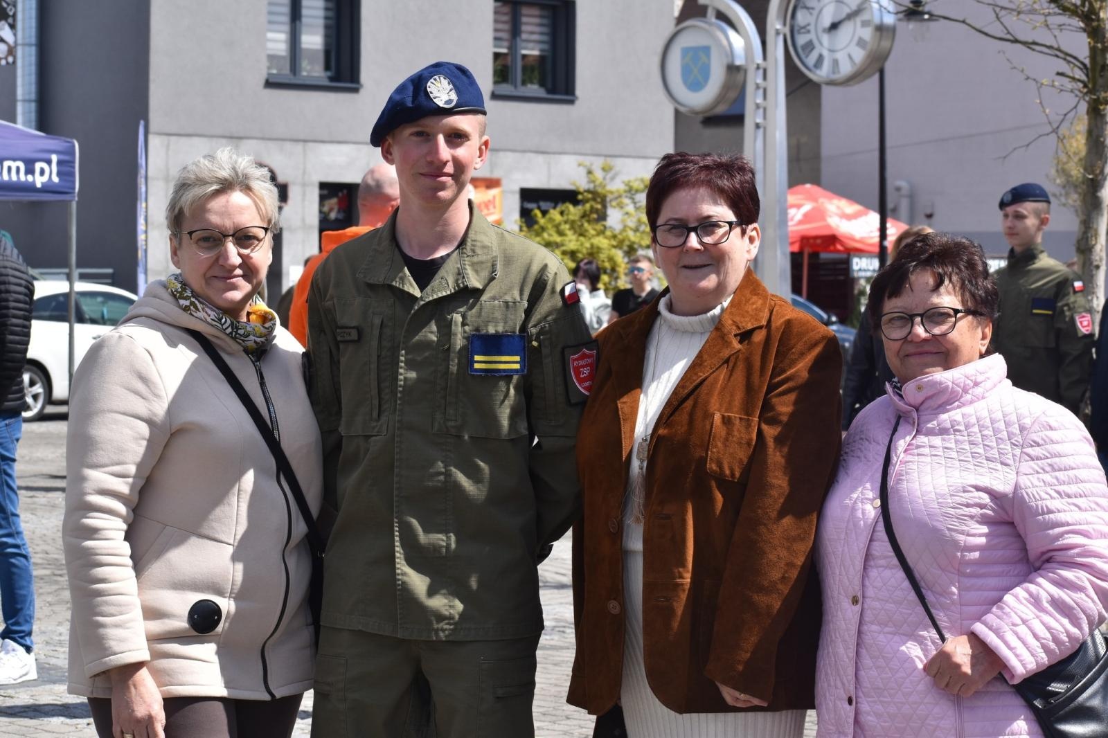 Zdjęcie w galerii na portalu naszwodzislaw.com: Ślubowanie kadetów w Rydułtowach. Młodzież rozpoczęła wojskową drogę wiadomości z regionu
