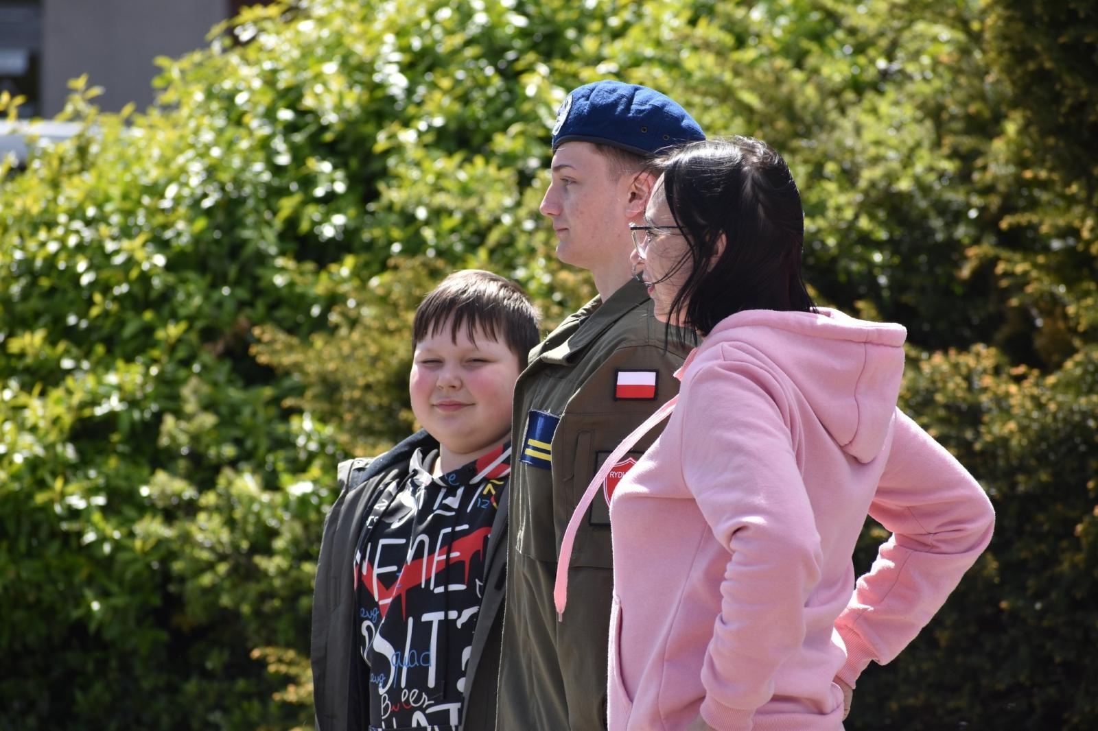 Zdjęcie w galerii na portalu naszwodzislaw.com: Ślubowanie kadetów w Rydułtowach. Młodzież rozpoczęła wojskową drogę wiadomości z regionu