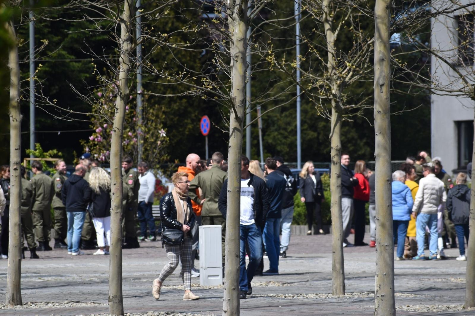 Zdjęcie w galerii na portalu naszwodzislaw.com: Ślubowanie kadetów w Rydułtowach. Młodzież rozpoczęła wojskową drogę wiadomości z regionu