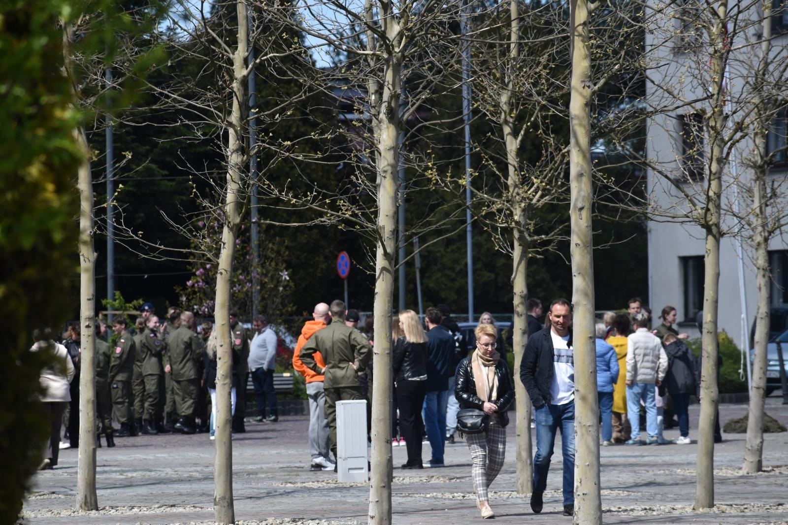 Zdjęcie w galerii na portalu naszwodzislaw.com: Ślubowanie kadetów w Rydułtowach. Młodzież rozpoczęła wojskową drogę wiadomości z regionu