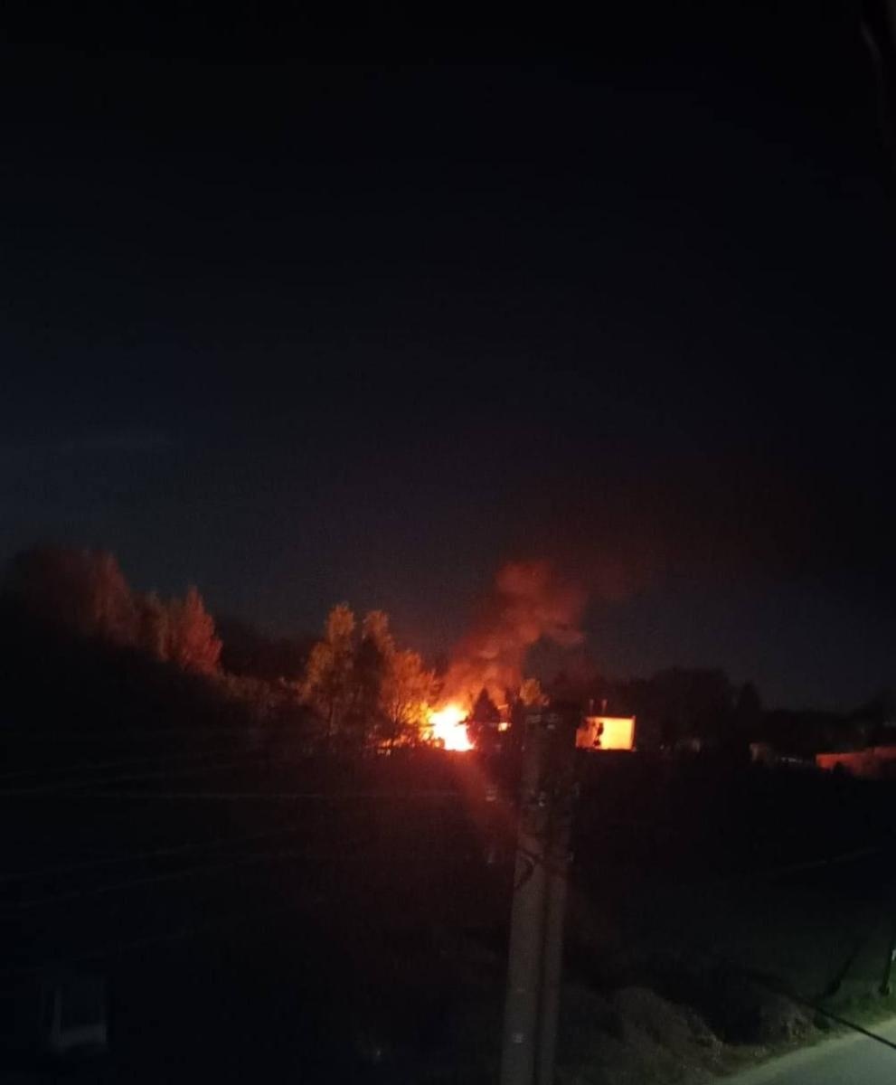 Zdjęcie w galerii na portalu naszwodzislaw.com: Interwencja strażaków w Lubomi. Ogień strawił budynek gospodarczy wiadomości z regionu