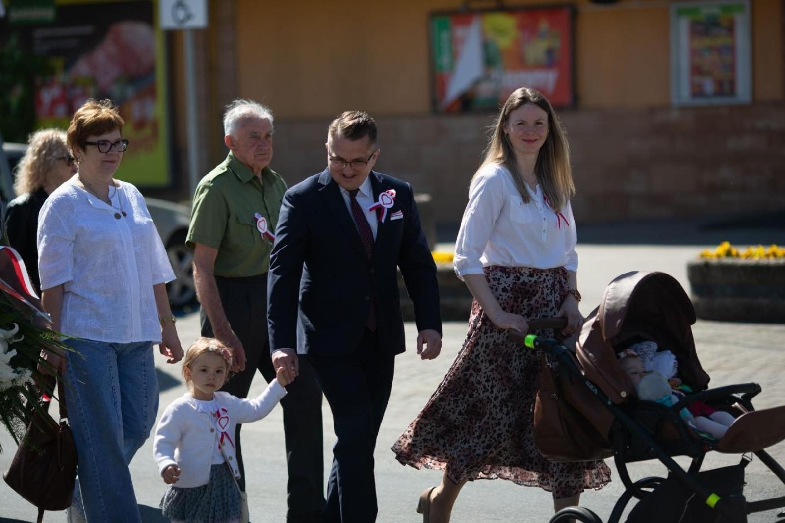 Zdjęcie w galerii na portalu naszwodzislaw.com: Obchody Święta Konstytucji 3 Maja w Radlinie. Wspólna pamięć i uroczystości patriotyczne wiadomości z regionu