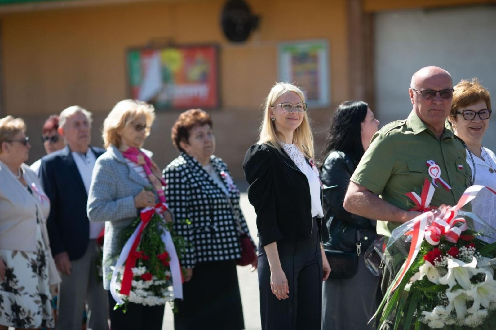 Zdjęcie w galerii na portalu naszwodzislaw.com: Obchody Święta Konstytucji 3 Maja w Radlinie. Wspólna pamięć i uroczystości patriotyczne wiadomości z regionu