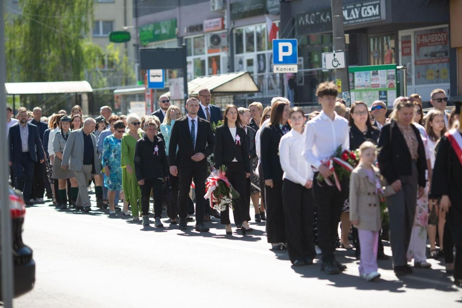 Zdjęcie w galerii na portalu naszwodzislaw.com: Obchody Święta Konstytucji 3 Maja w Radlinie. Wspólna pamięć i uroczystości patriotyczne wiadomości z regionu